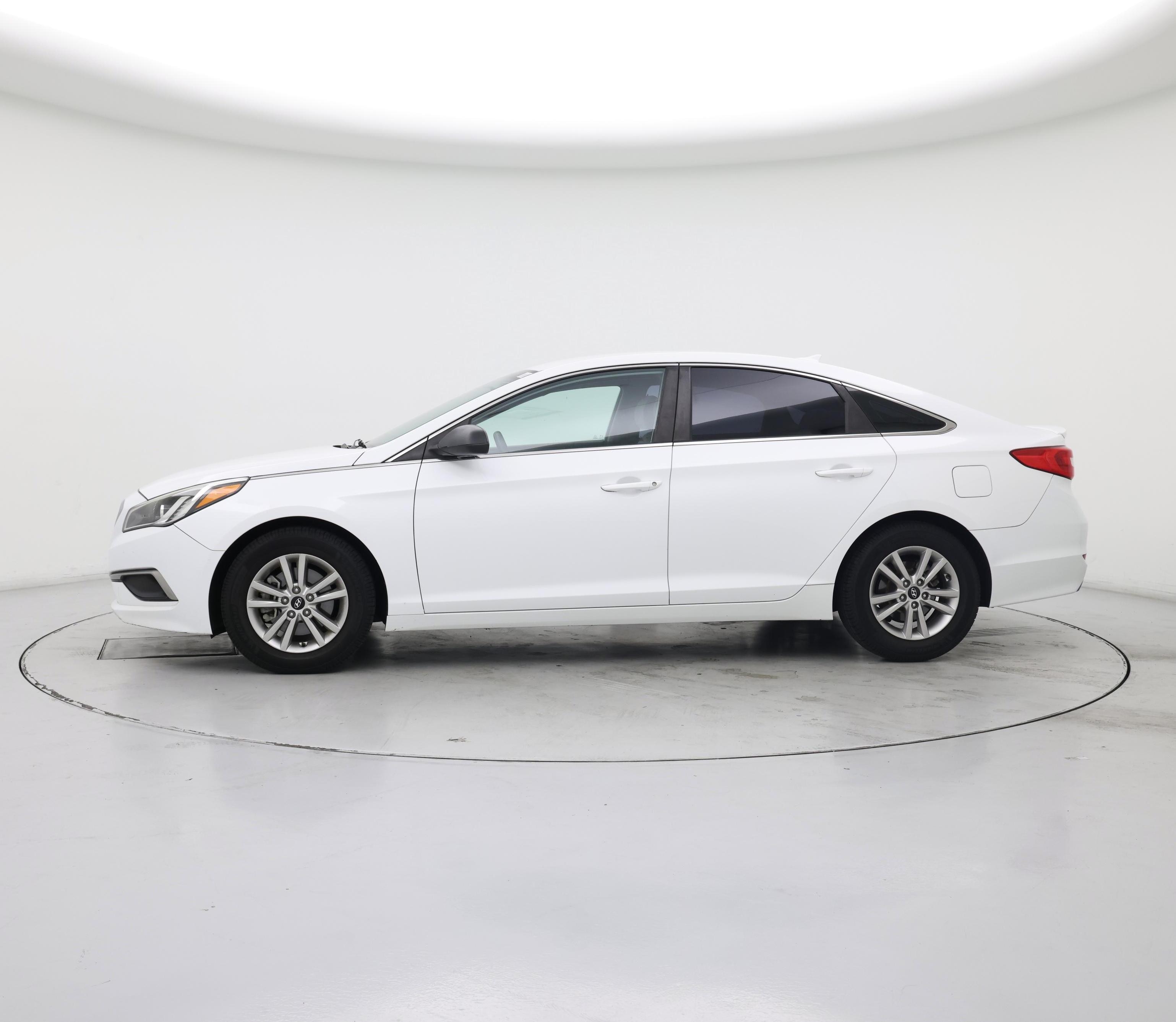 Thumbnail: 2016 Hyundai Sonata - 3