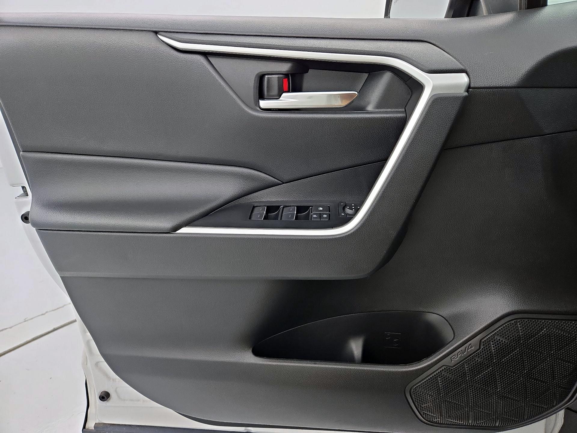 Thumbnail: 2022 Toyota RAV4 - 12