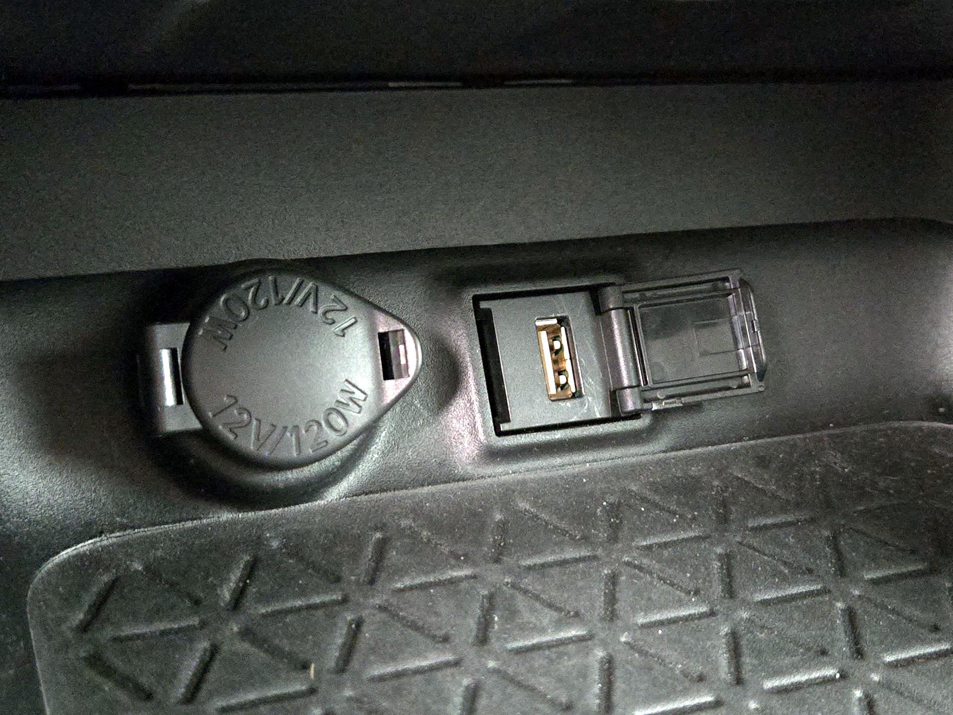 Thumbnail: 2022 Toyota RAV4 - 18