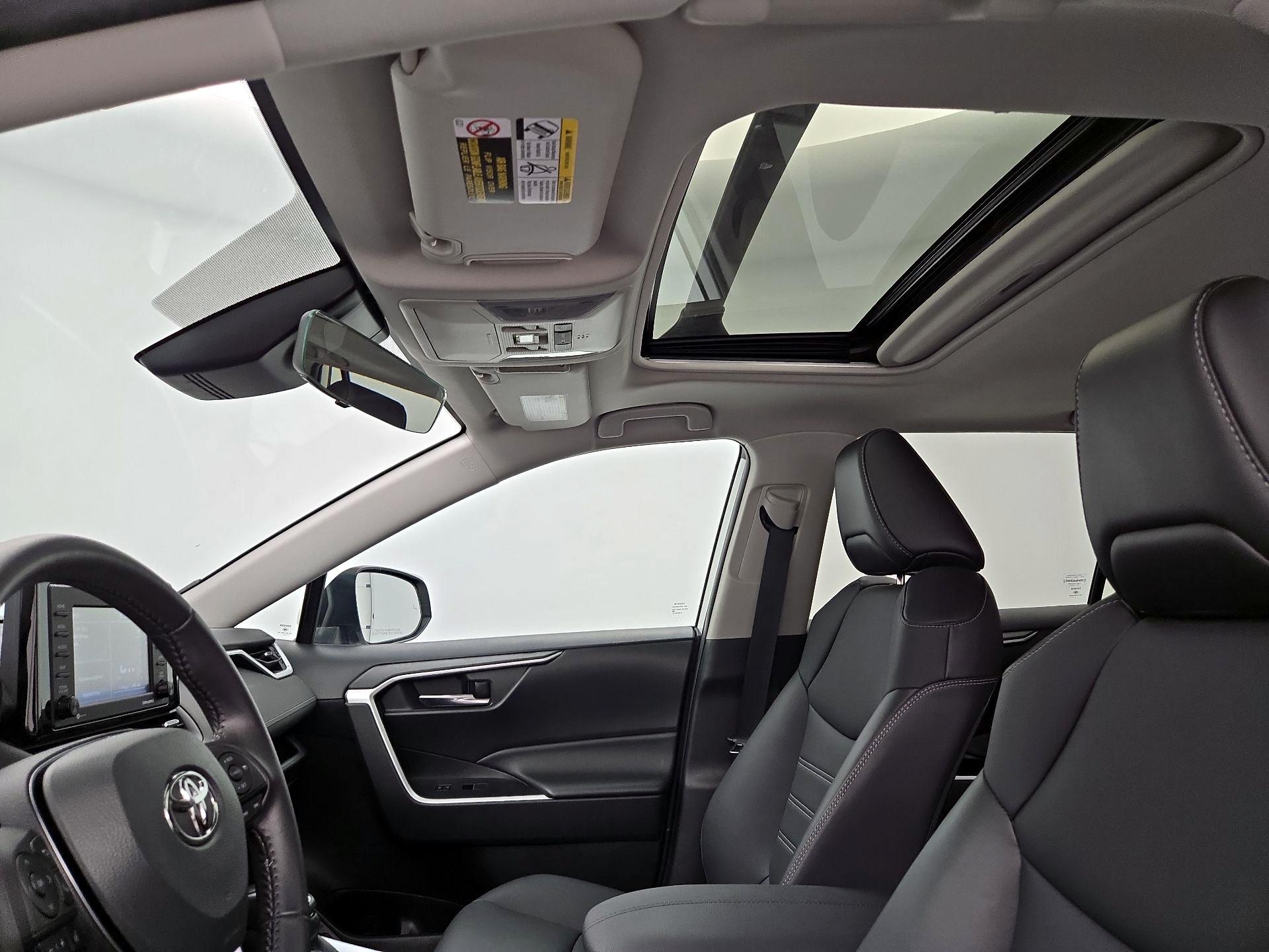 Thumbnail: 2022 Toyota RAV4 - 19