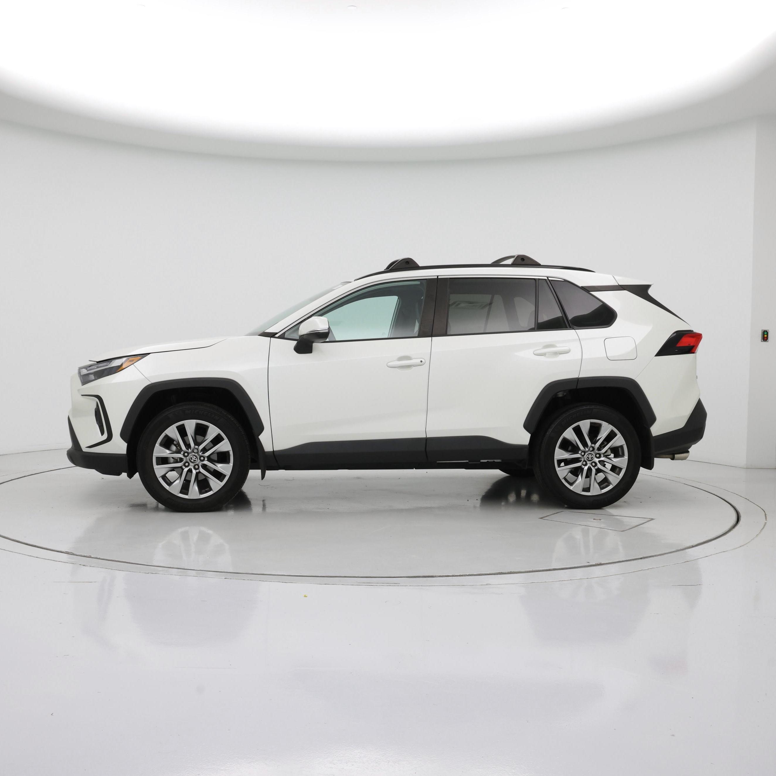 Thumbnail: 2022 Toyota RAV4 - 3