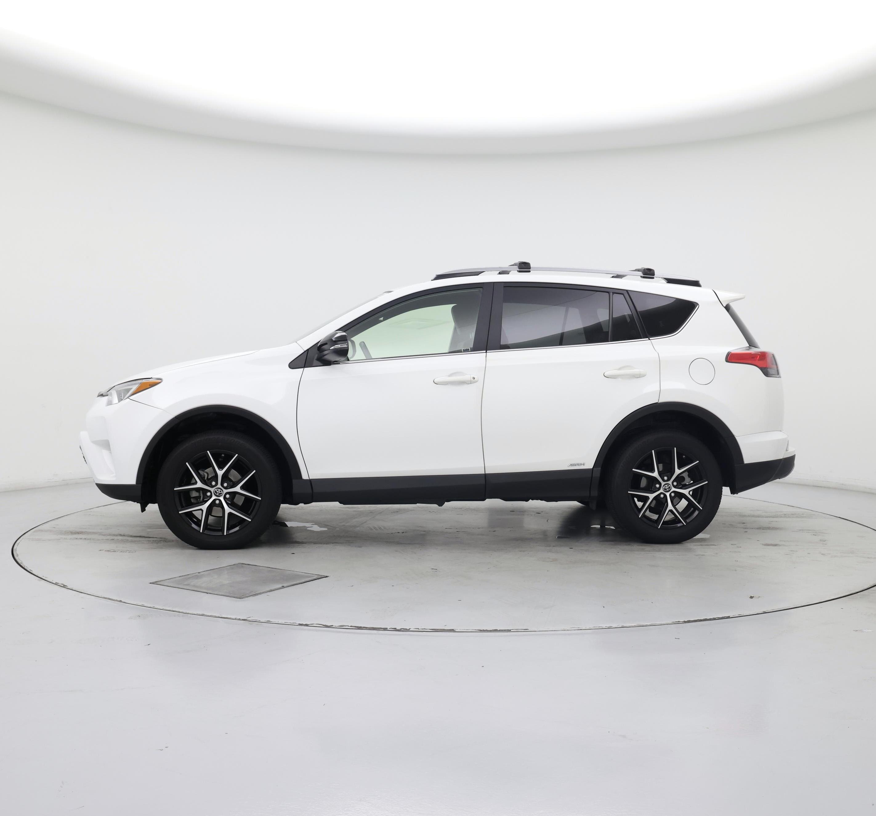 Thumbnail: 2017 Toyota RAV4 - 3