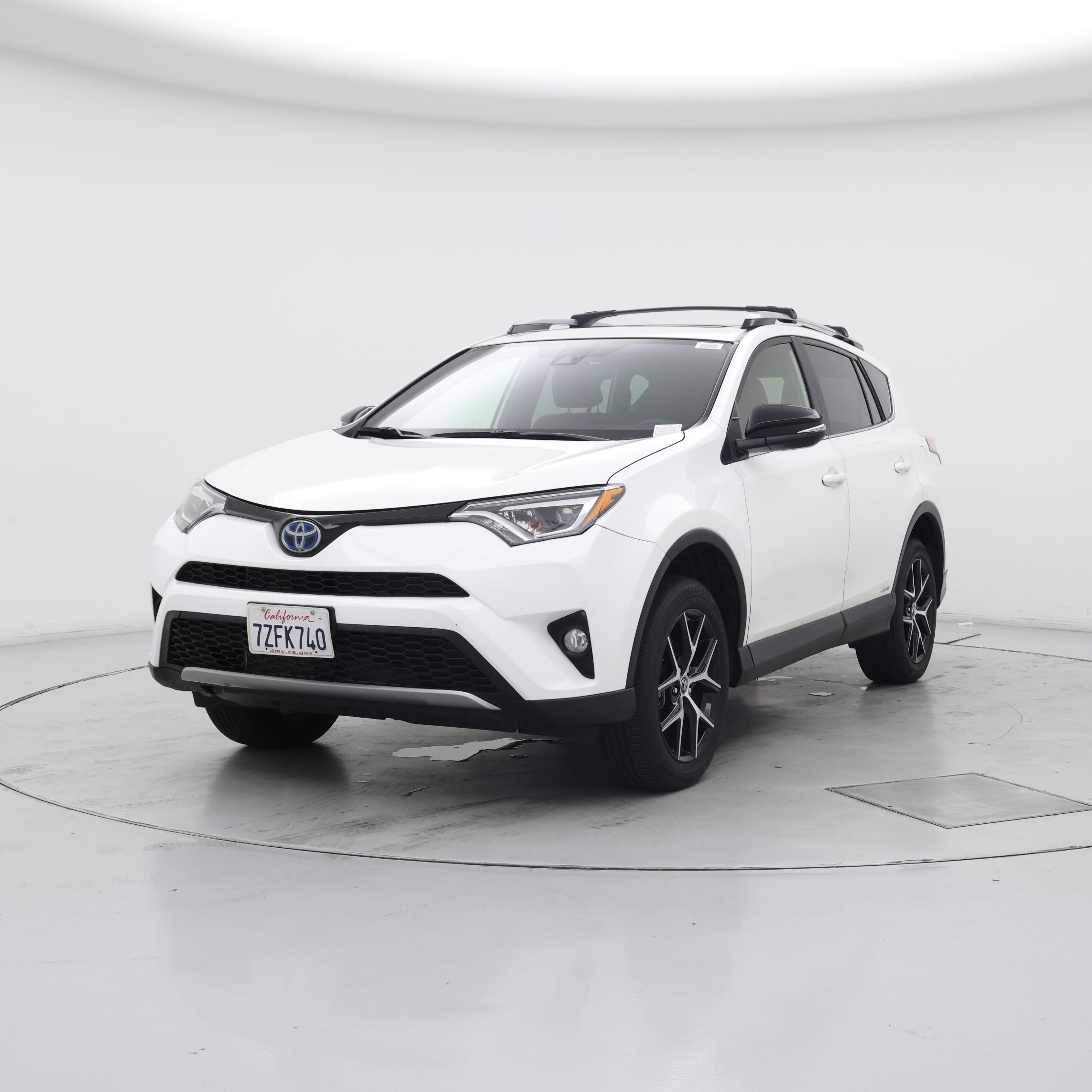 Thumbnail: 2017 Toyota RAV4 - 4