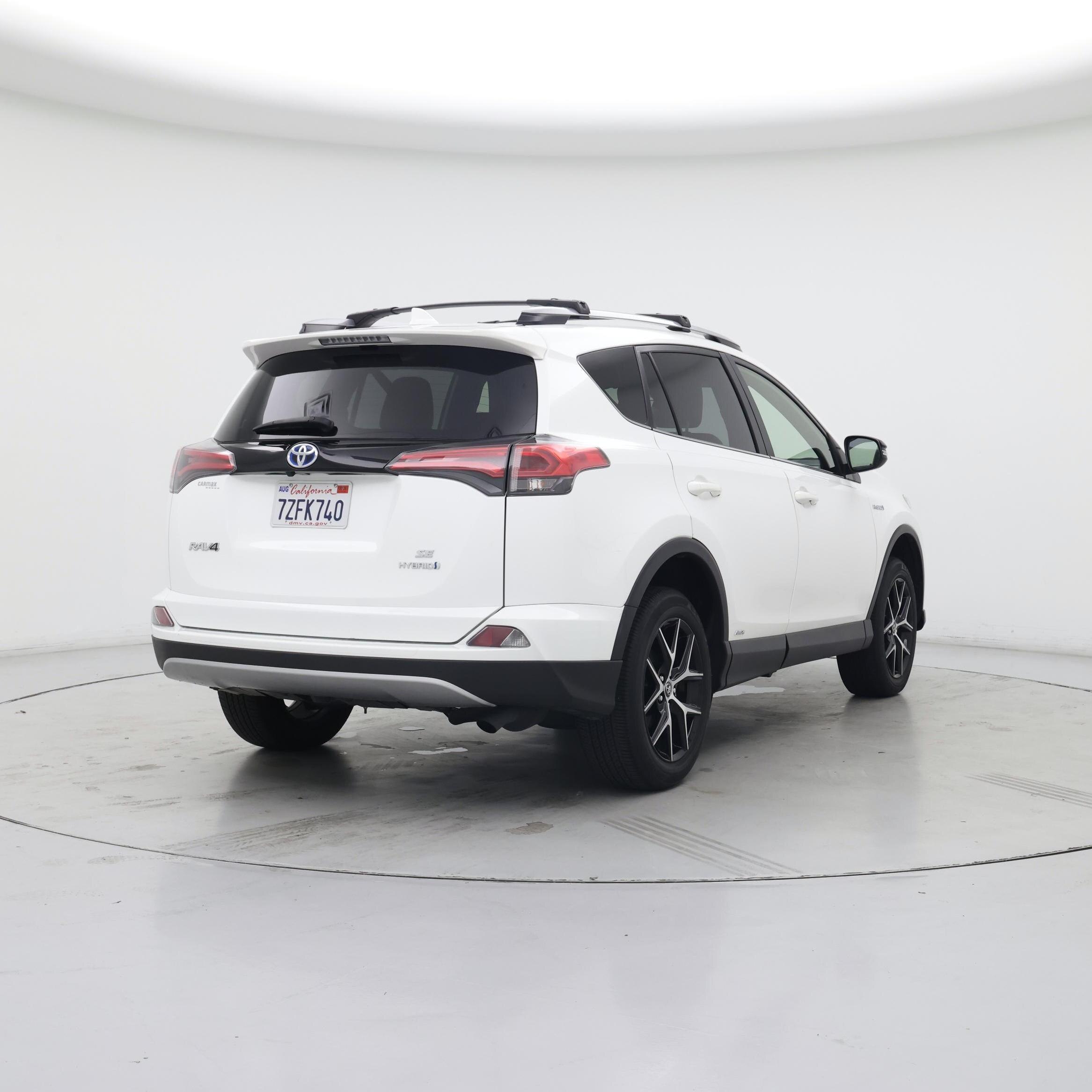 Thumbnail: 2017 Toyota RAV4 - 8