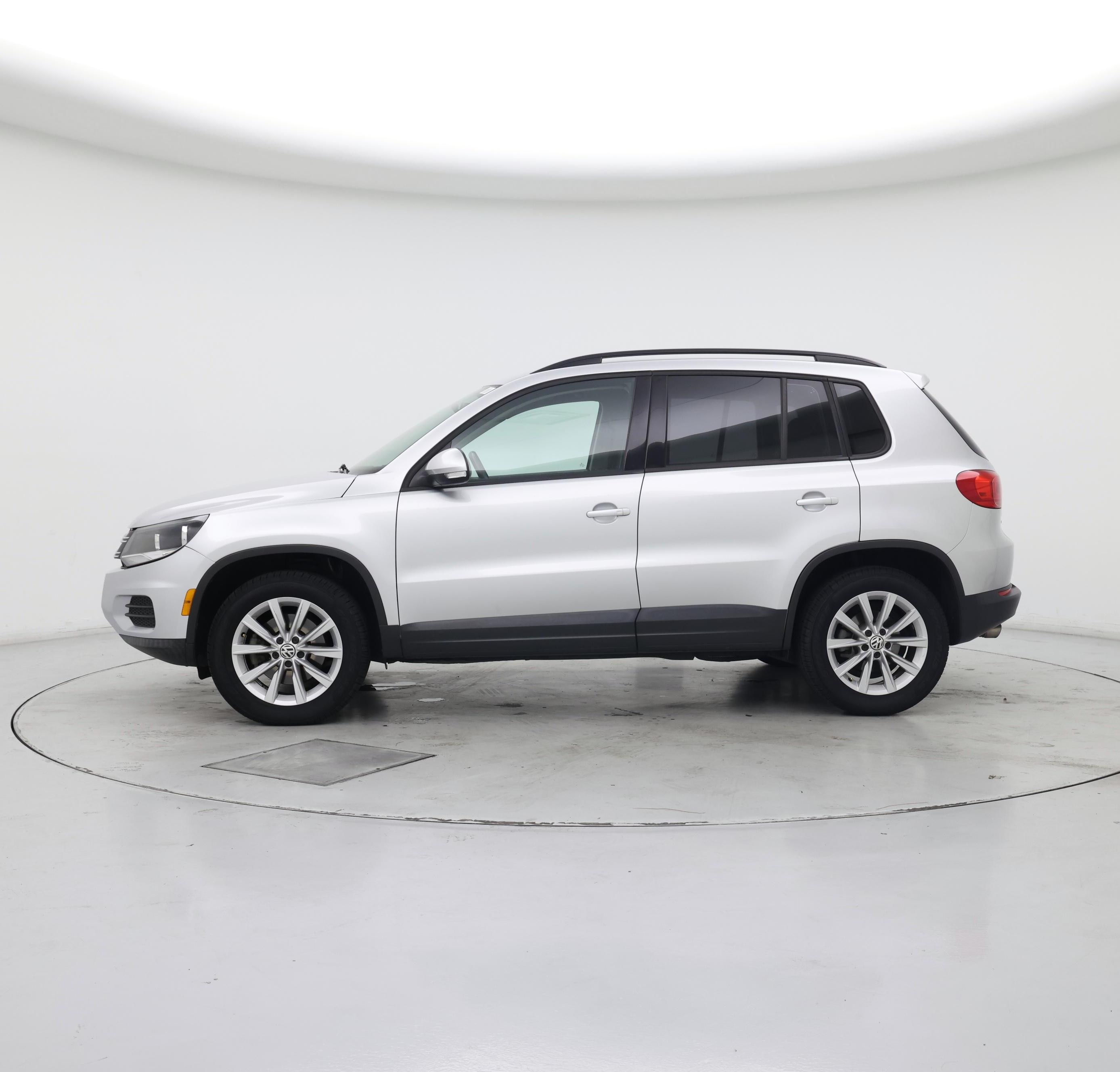 Thumbnail: 2017 Volkswagen Tiguan - 3