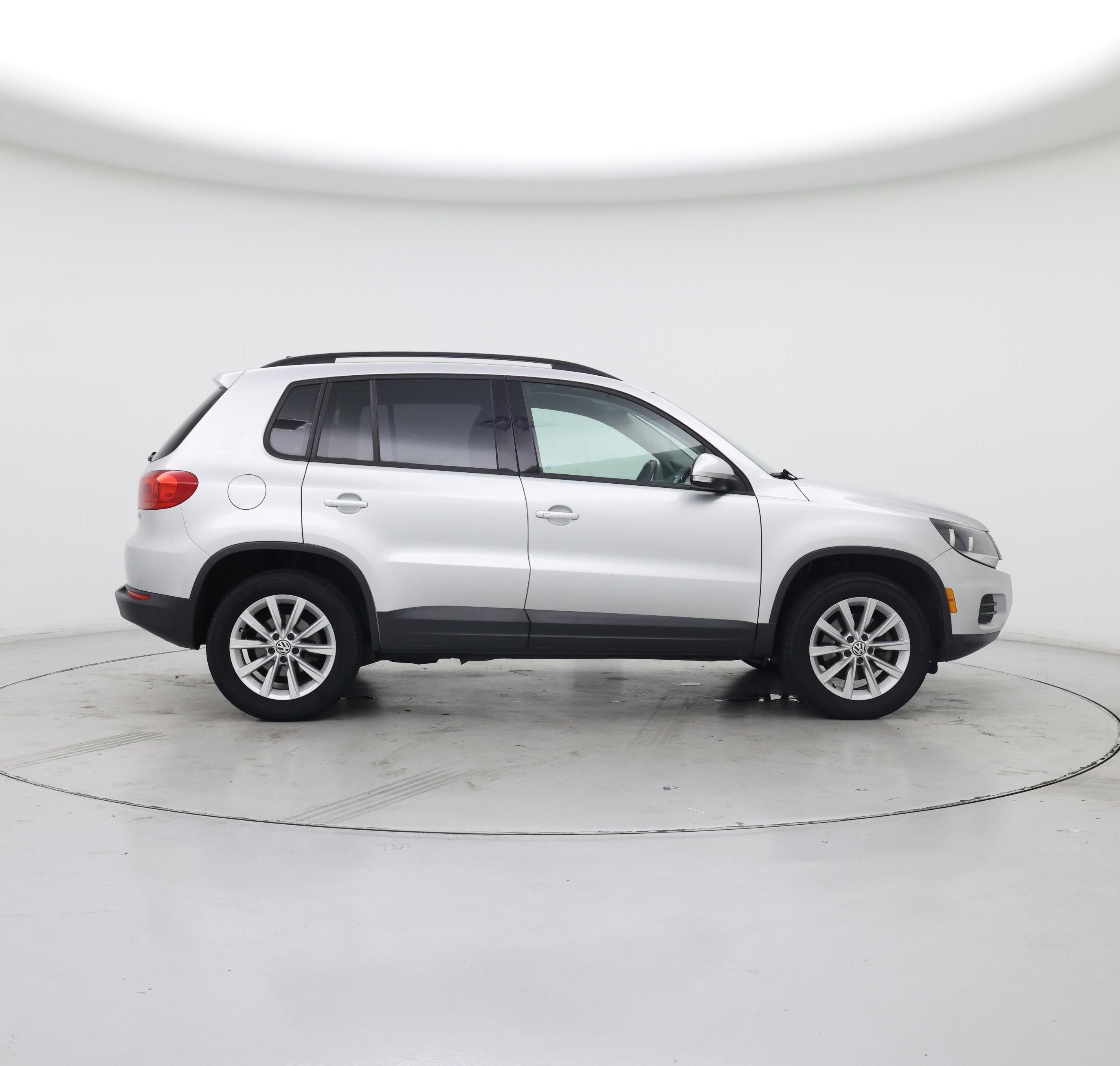 Thumbnail: 2017 Volkswagen Tiguan - 7