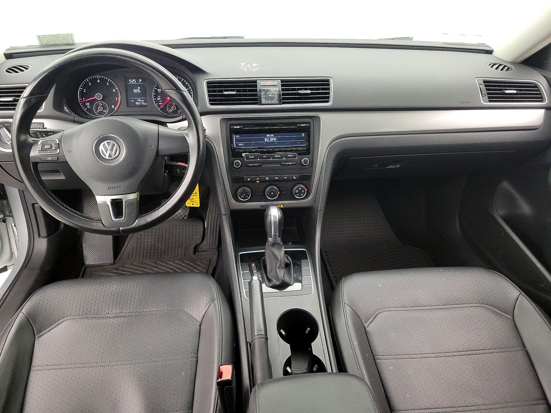 Thumbnail: 2015 Volkswagen Passat - 9