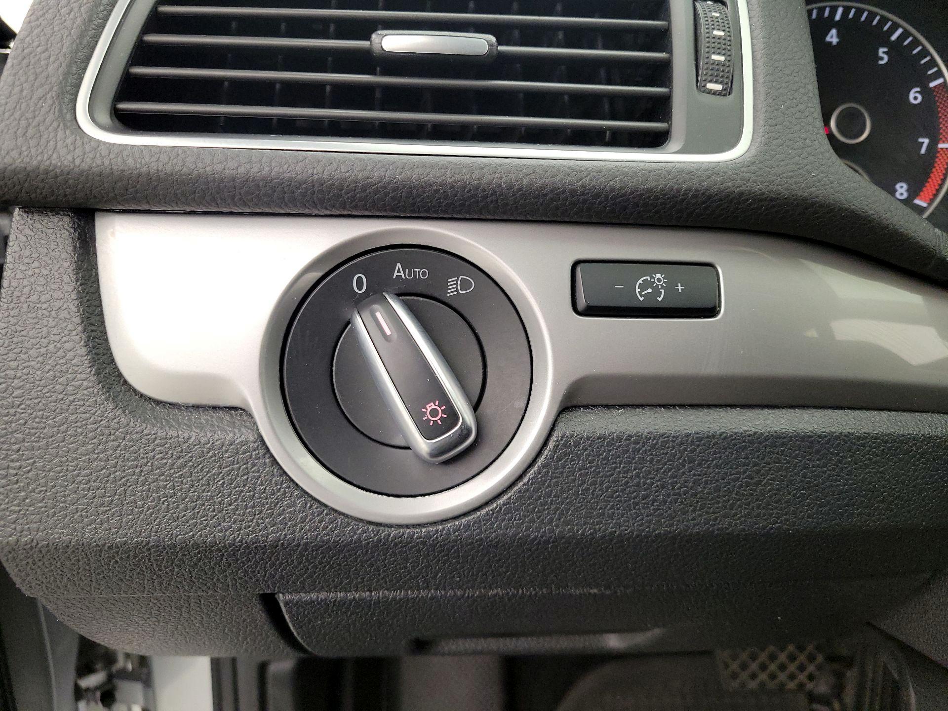 Thumbnail: 2015 Volkswagen Passat - 13