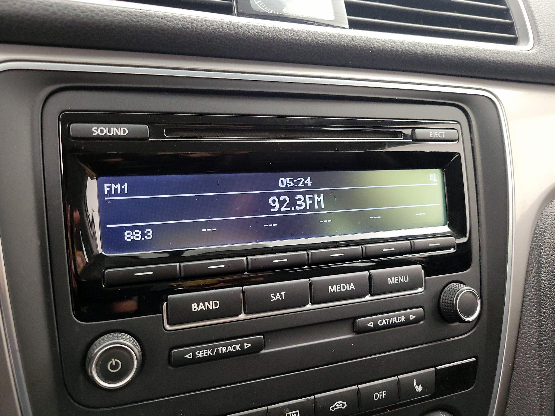 Thumbnail: 2015 Volkswagen Passat - 14