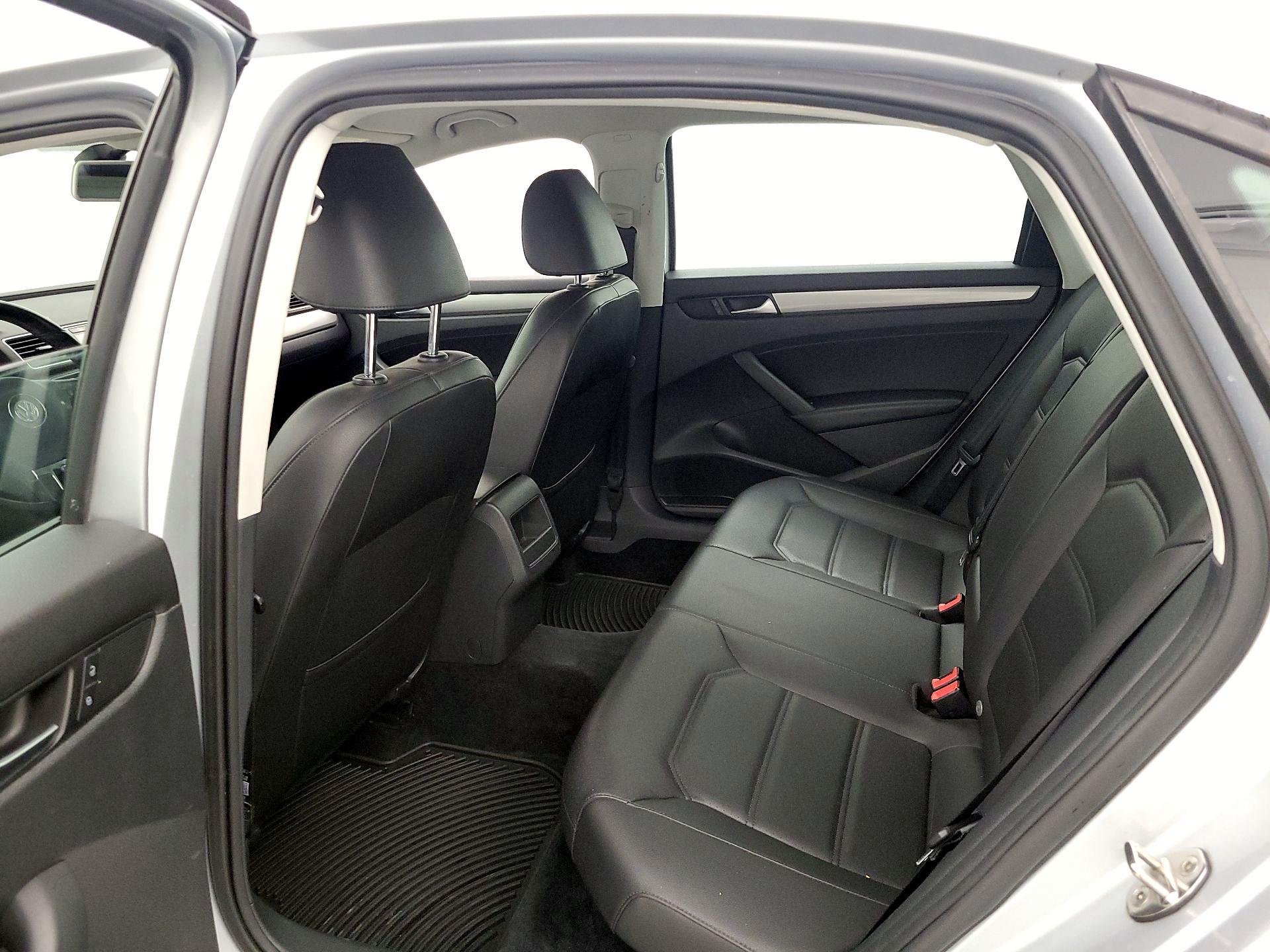 Thumbnail: 2015 Volkswagen Passat - 17
