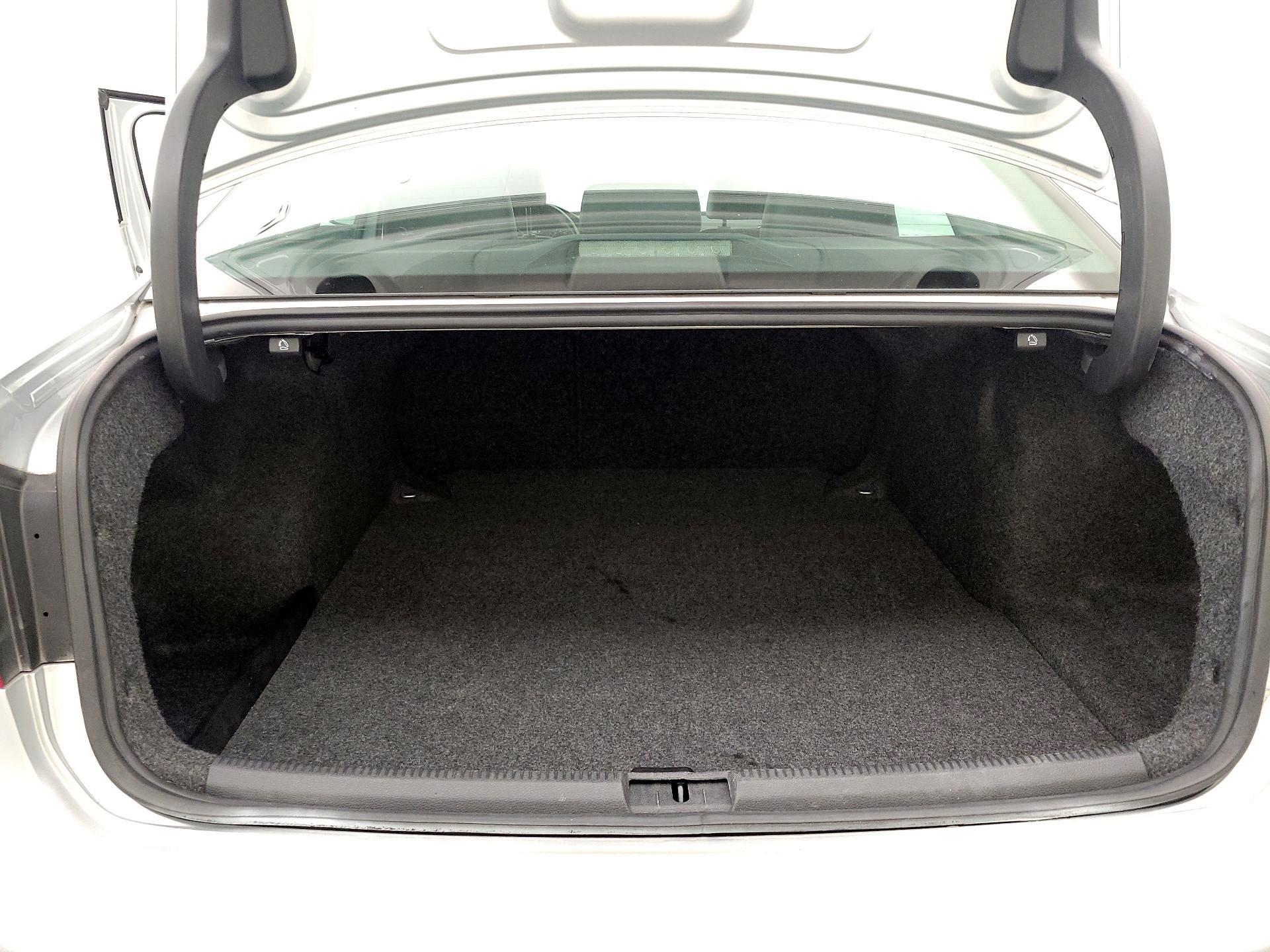 Thumbnail: 2015 Volkswagen Passat - 18