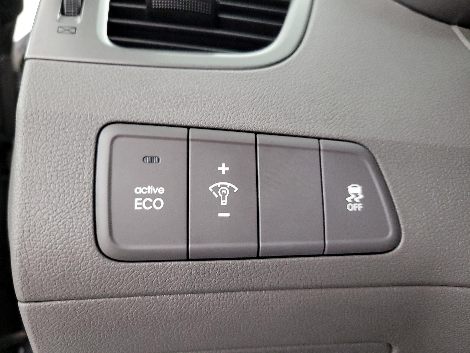 Thumbnail: 2015 Hyundai Elantra - 13