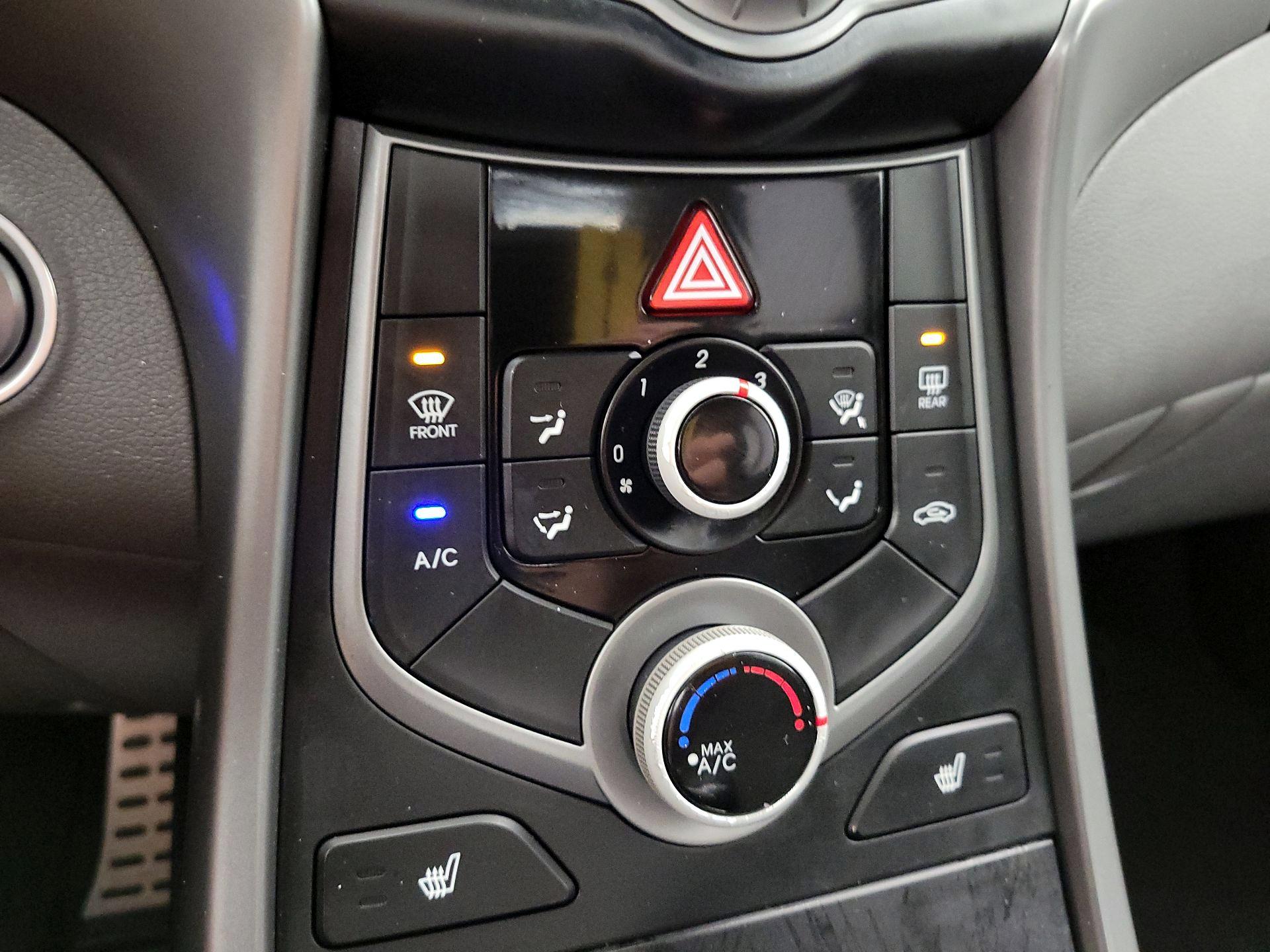 Thumbnail: 2015 Hyundai Elantra - 17