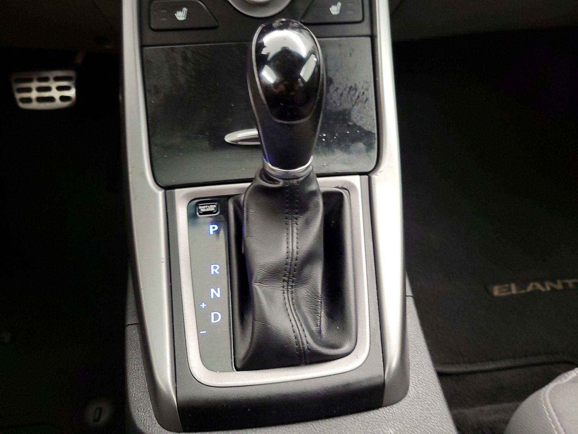 Thumbnail: 2015 Hyundai Elantra - 18