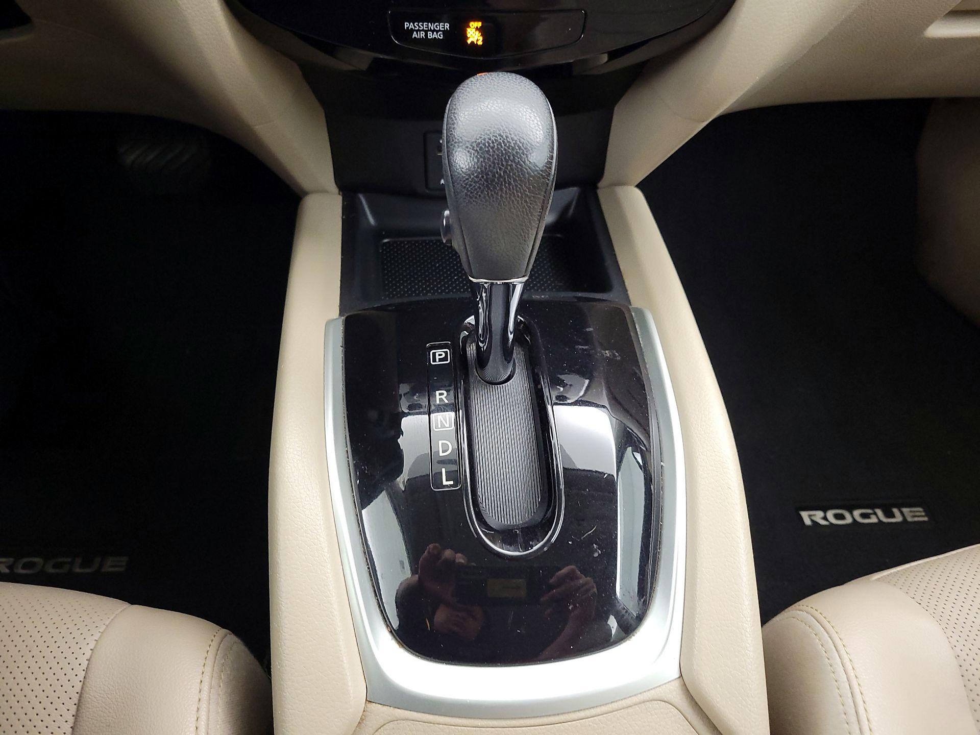 Thumbnail: 2016 Nissan Rogue - 18