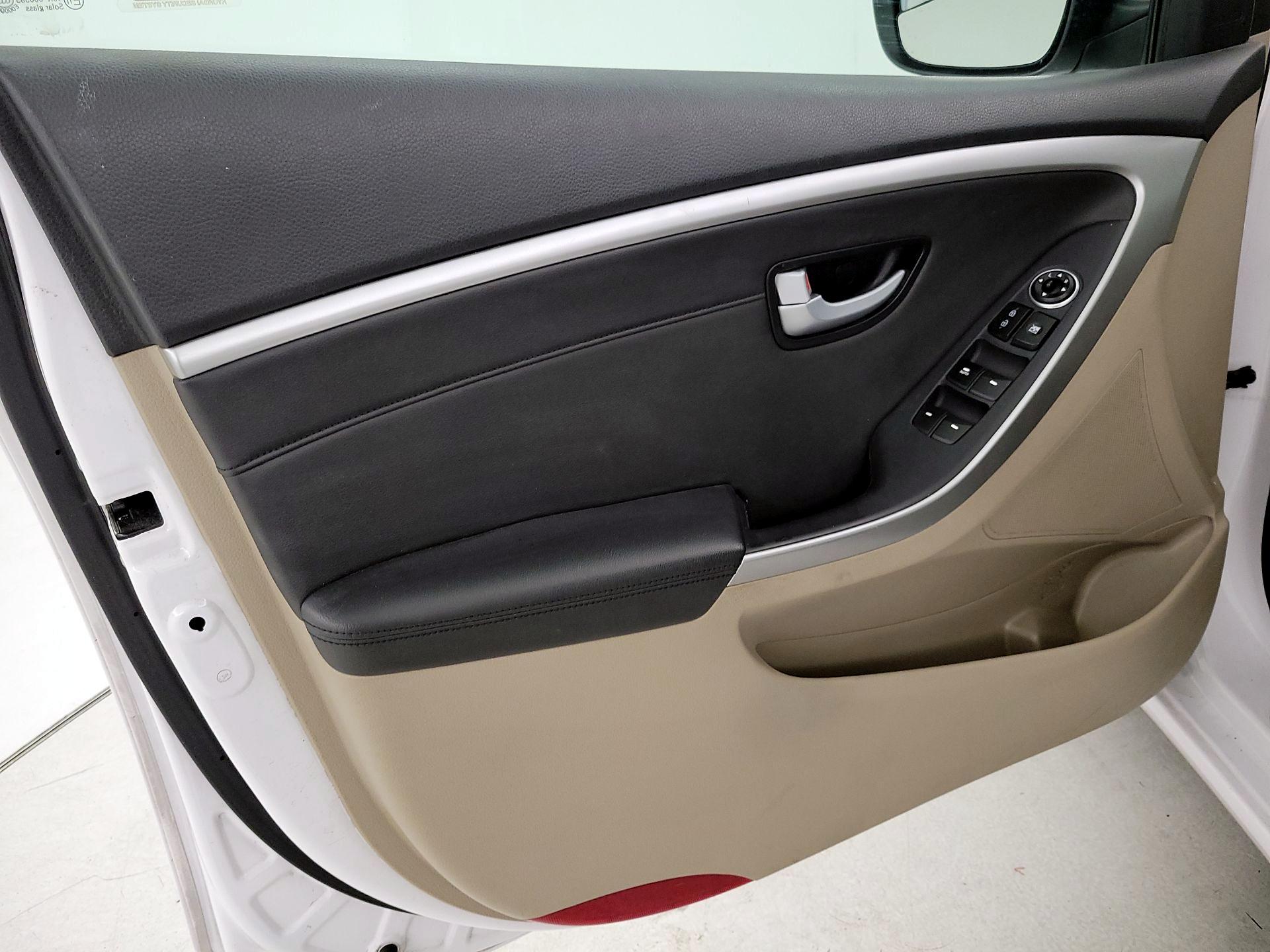 Thumbnail: 2014 Hyundai Elantra - 12
