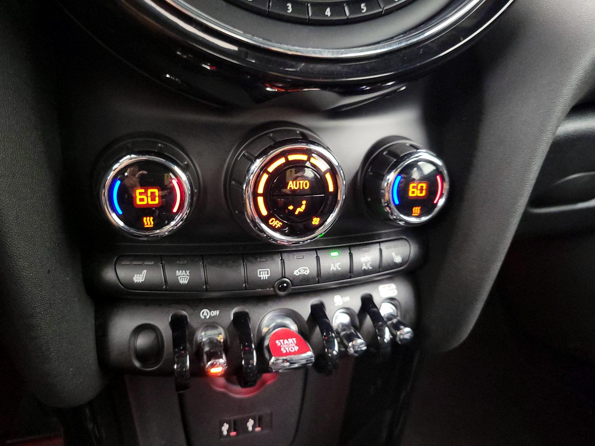 Thumbnail: 2019 MINI Cooper Hardtop - 17