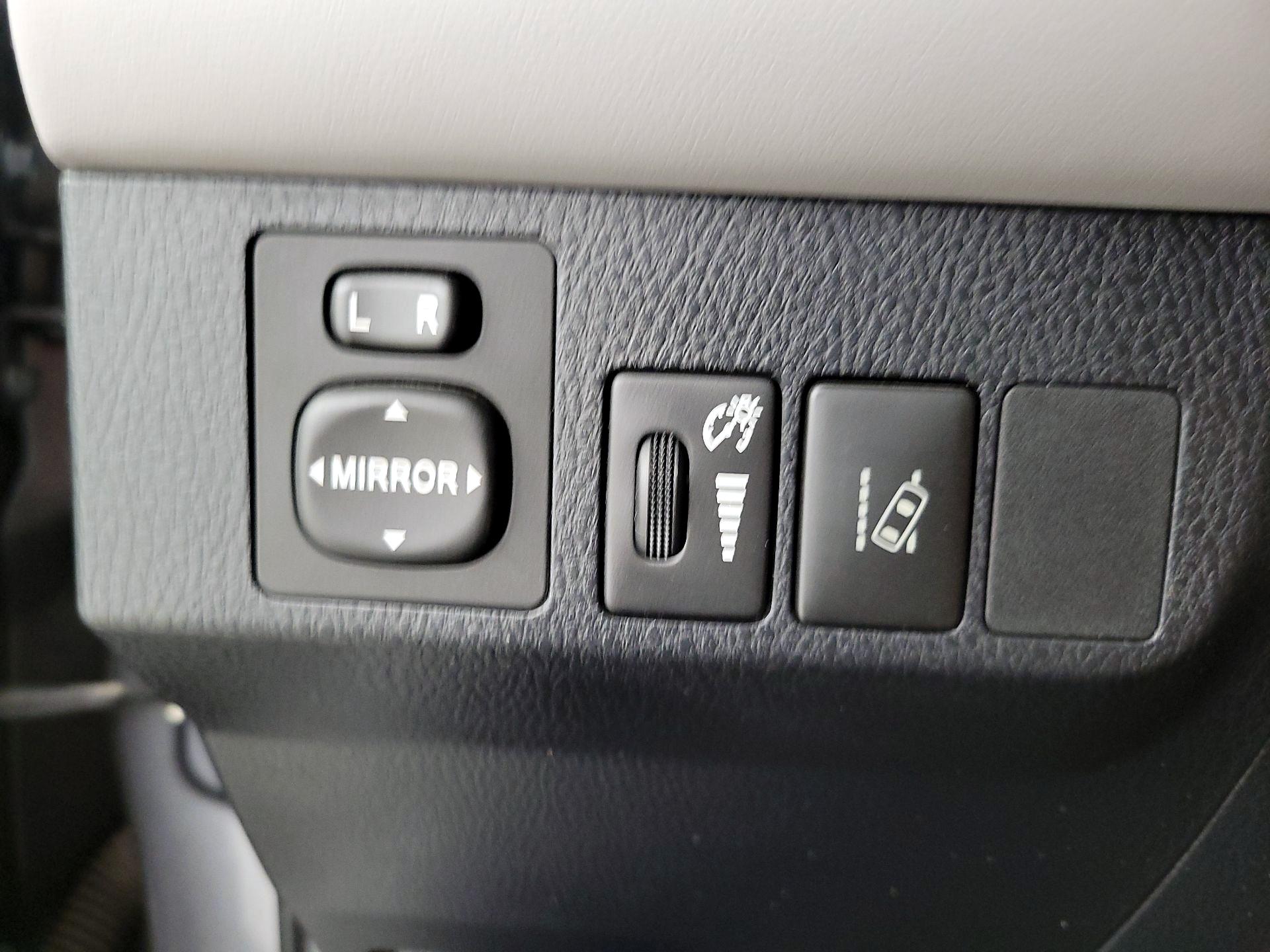 Thumbnail: 2018 Toyota RAV4 - 13
