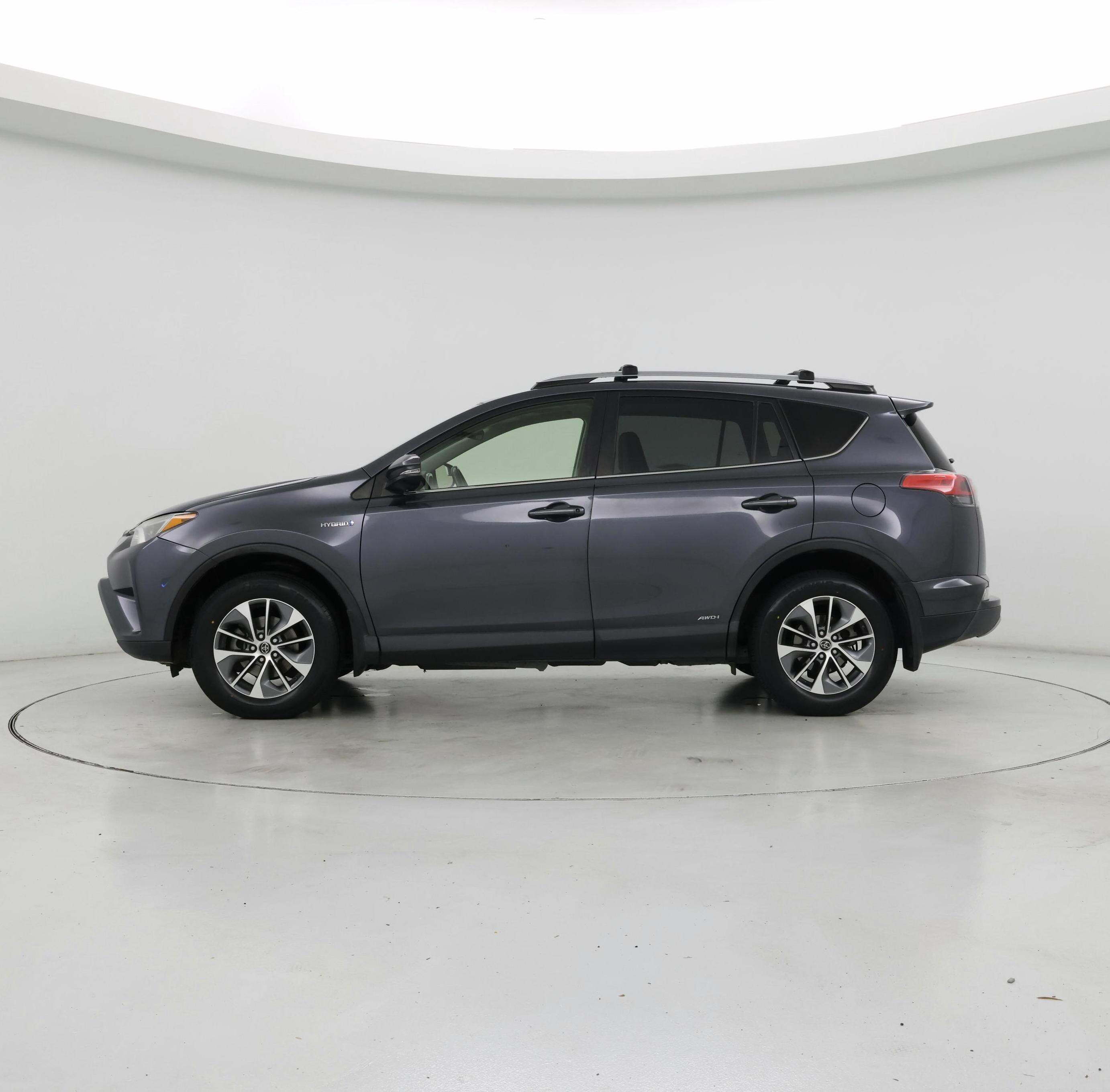 Thumbnail: 2018 Toyota RAV4 - 3