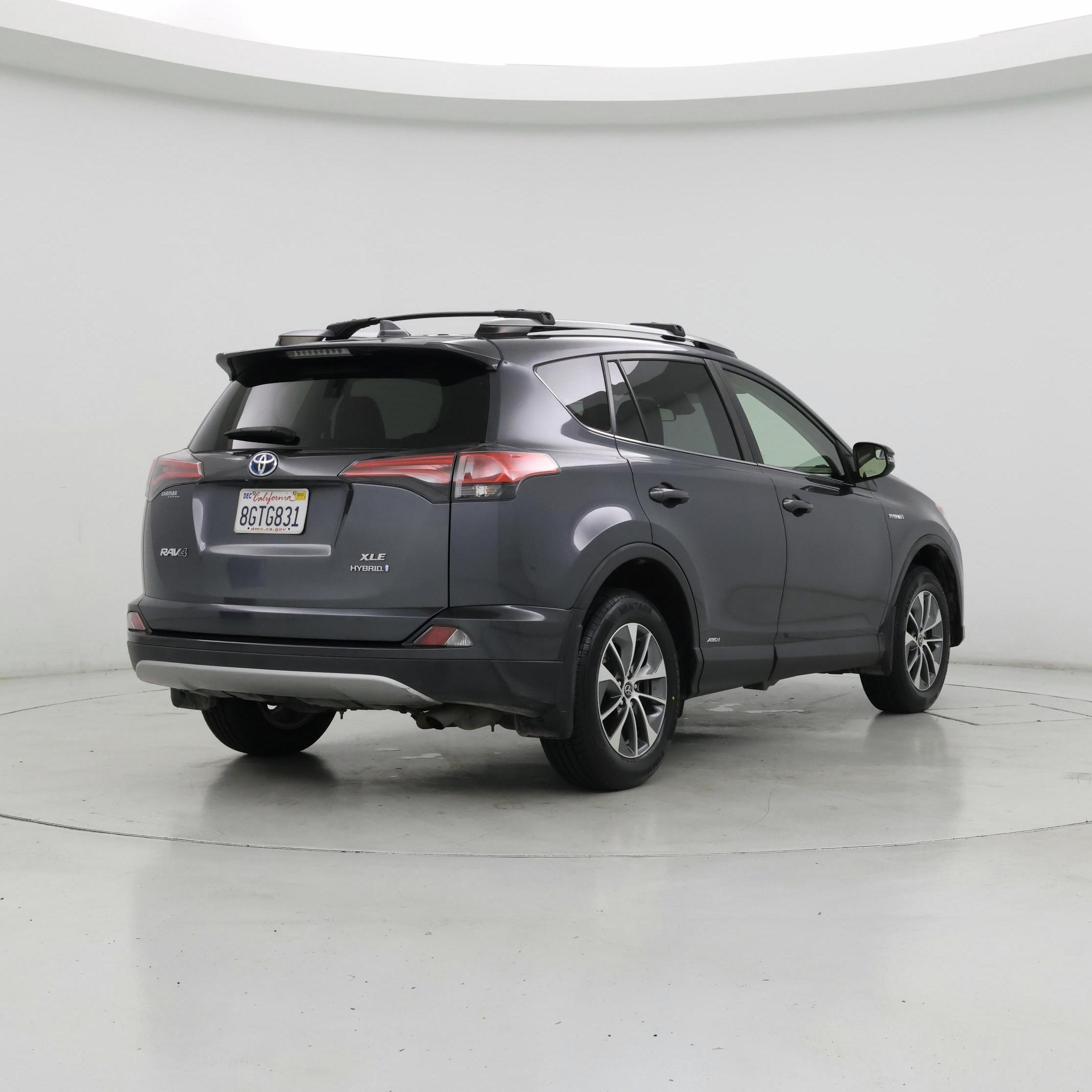 Thumbnail: 2018 Toyota RAV4 - 8