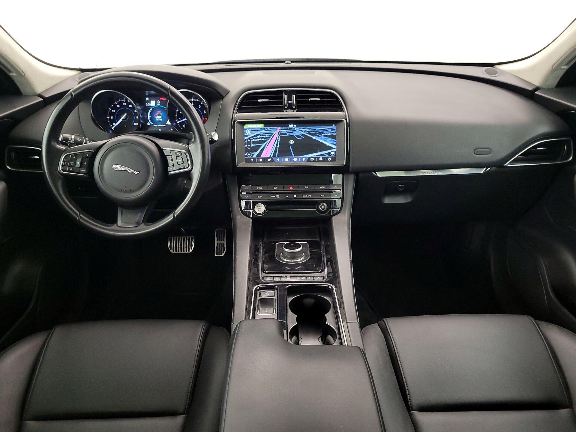 Thumbnail: 2019 Jaguar F-Pace - 9