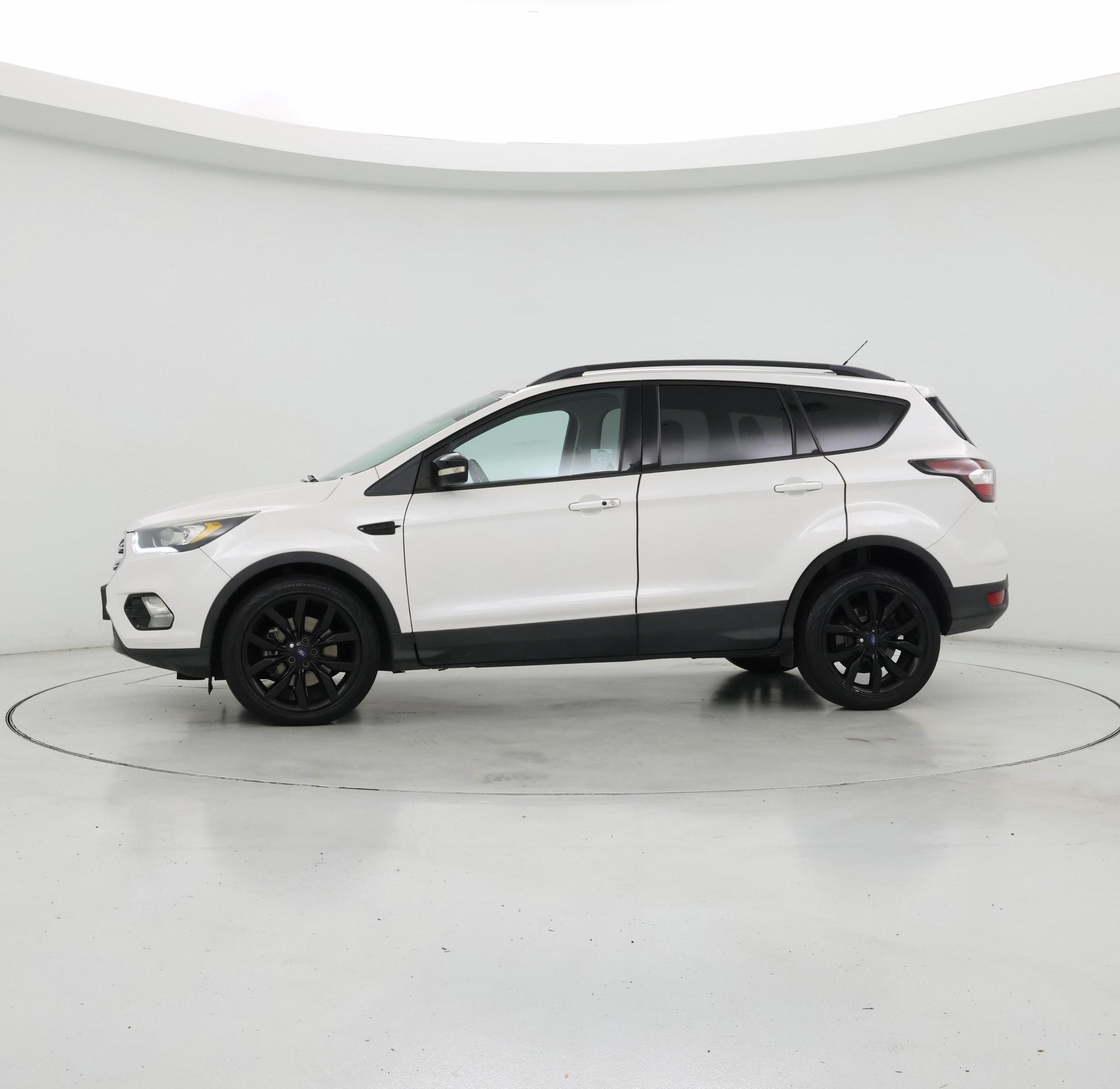 Thumbnail: 2017 Ford Escape - 3