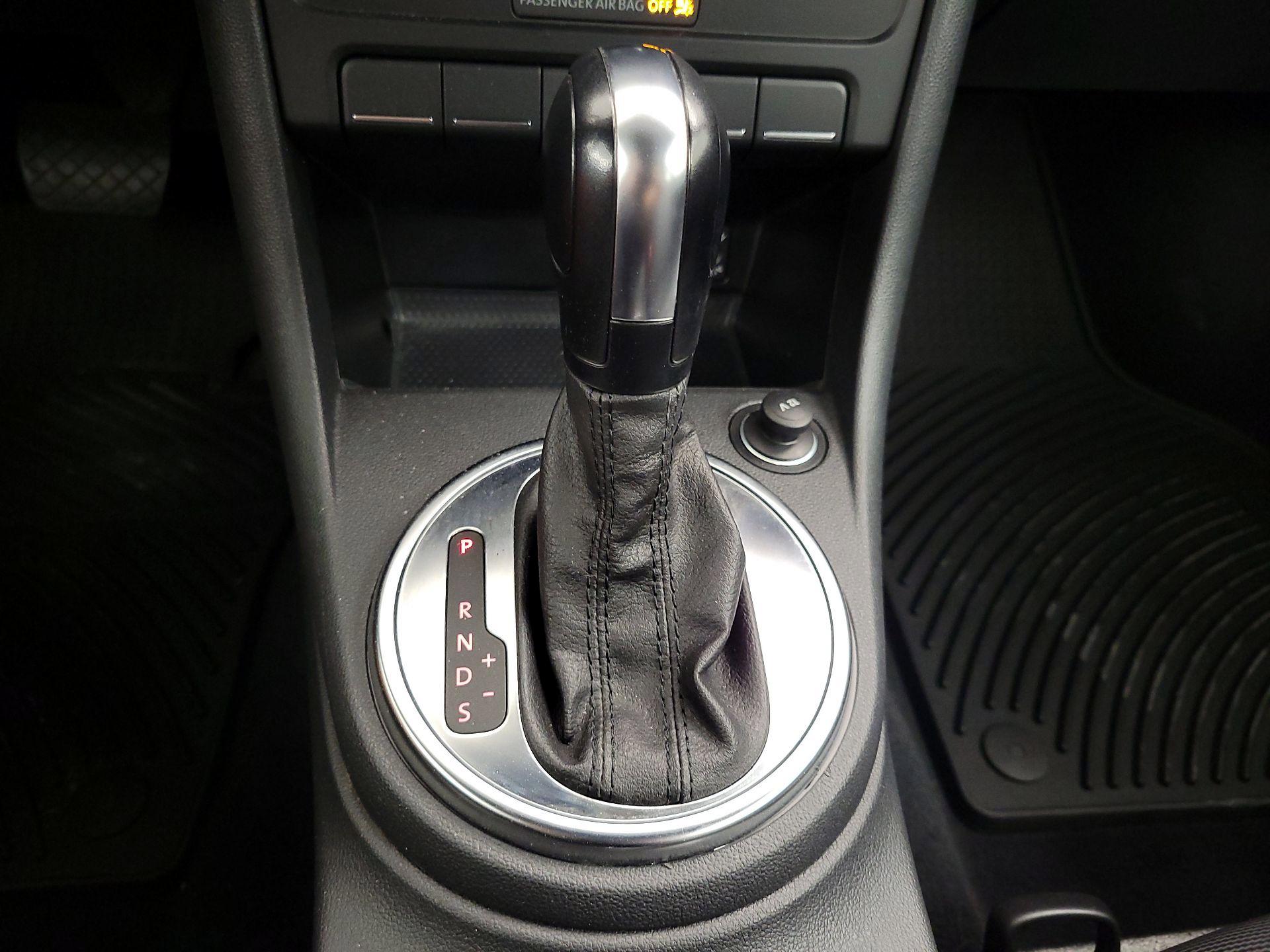 Thumbnail: 2014 Volkswagen Beetle - 16