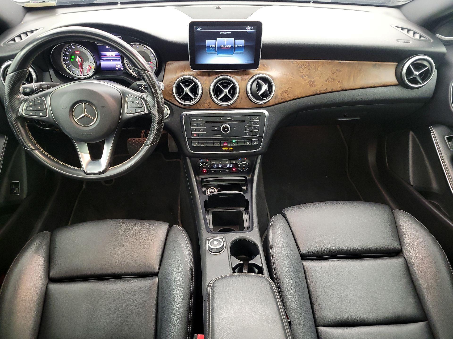 Thumbnail: 2016 Mercedes-Benz GLA - 9