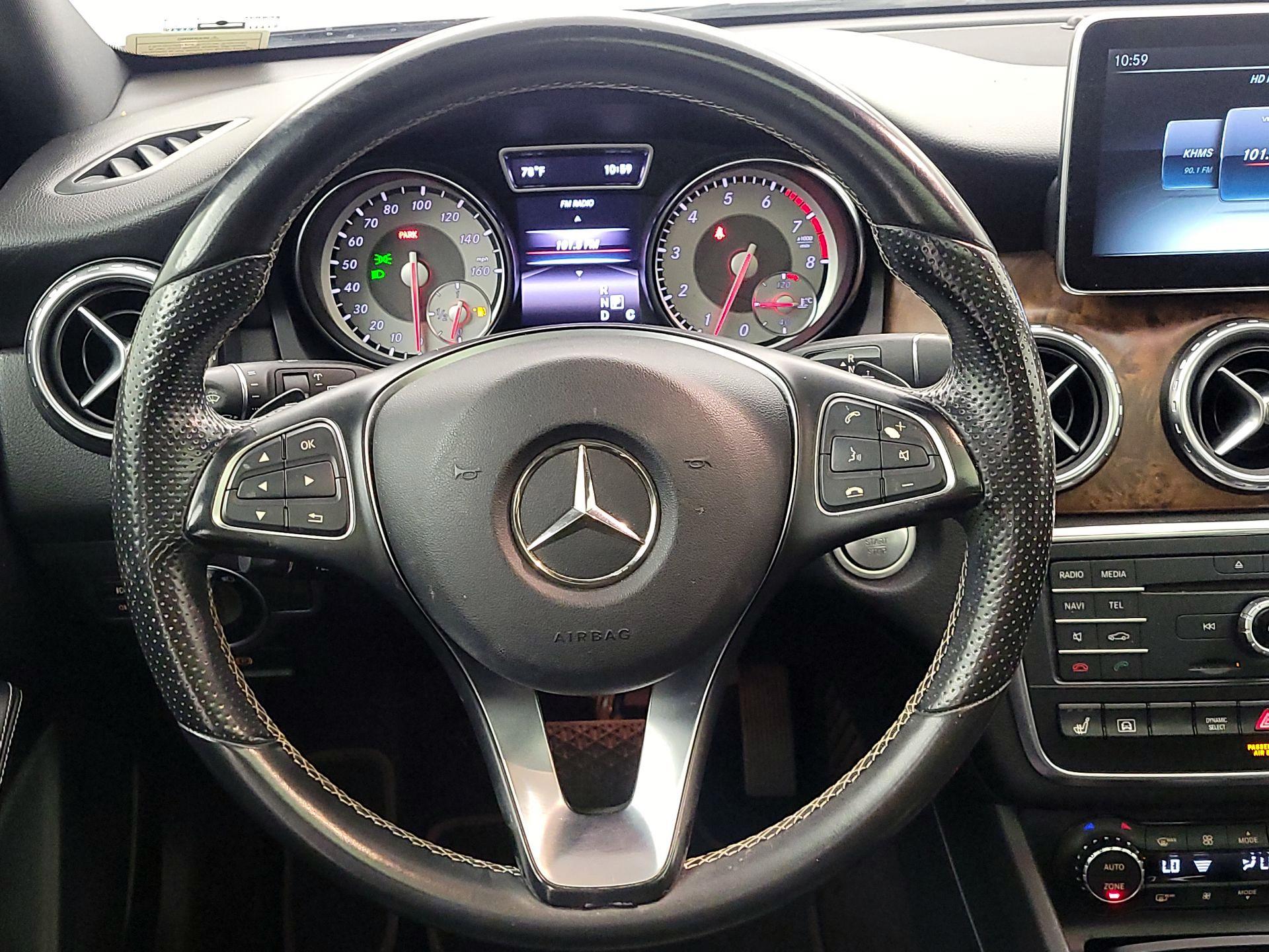 Thumbnail: 2016 Mercedes-Benz GLA - 10