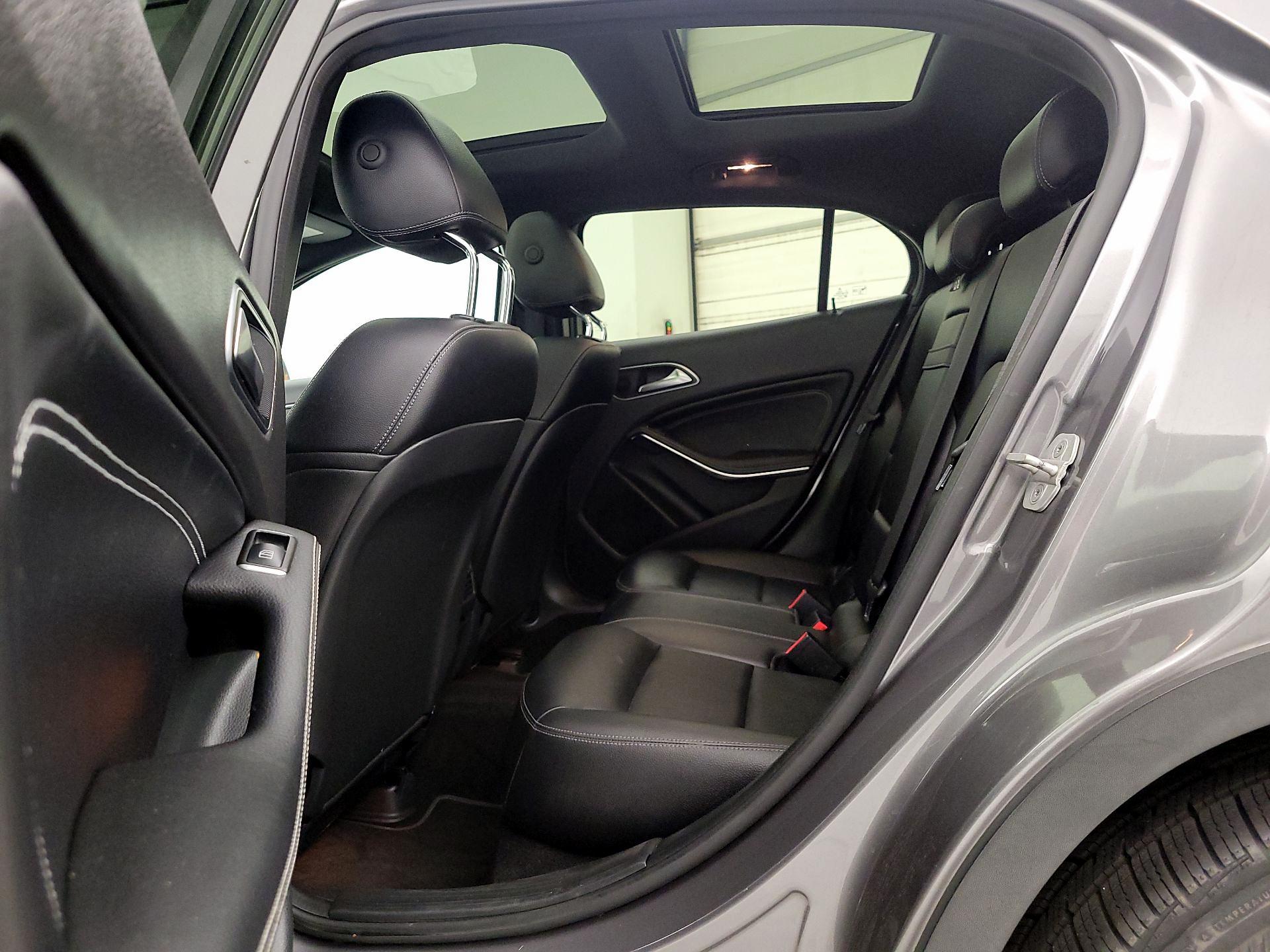Thumbnail: 2016 Mercedes-Benz GLA - 20