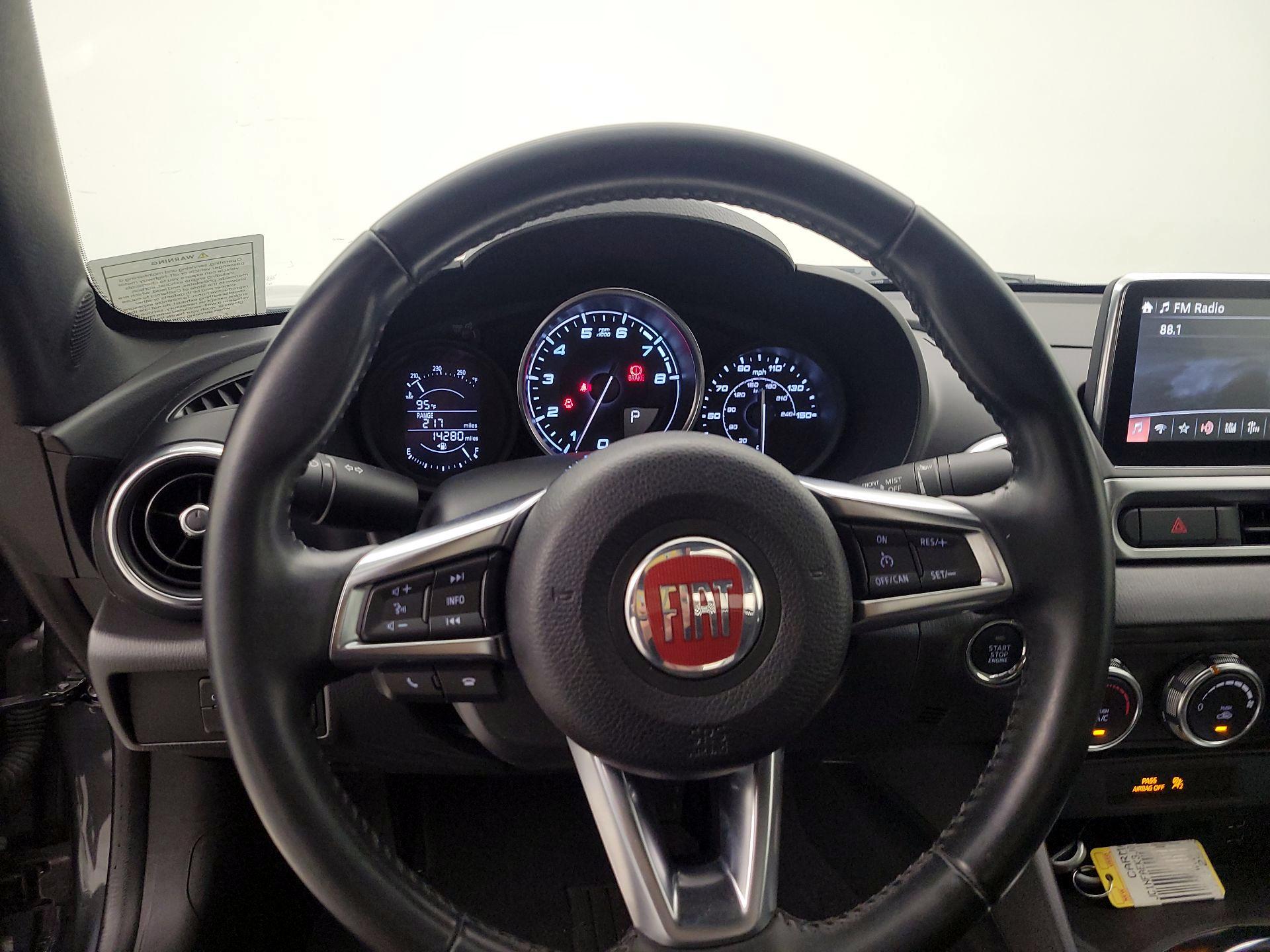 Thumbnail: 2018 Fiat 124 Spider - 10