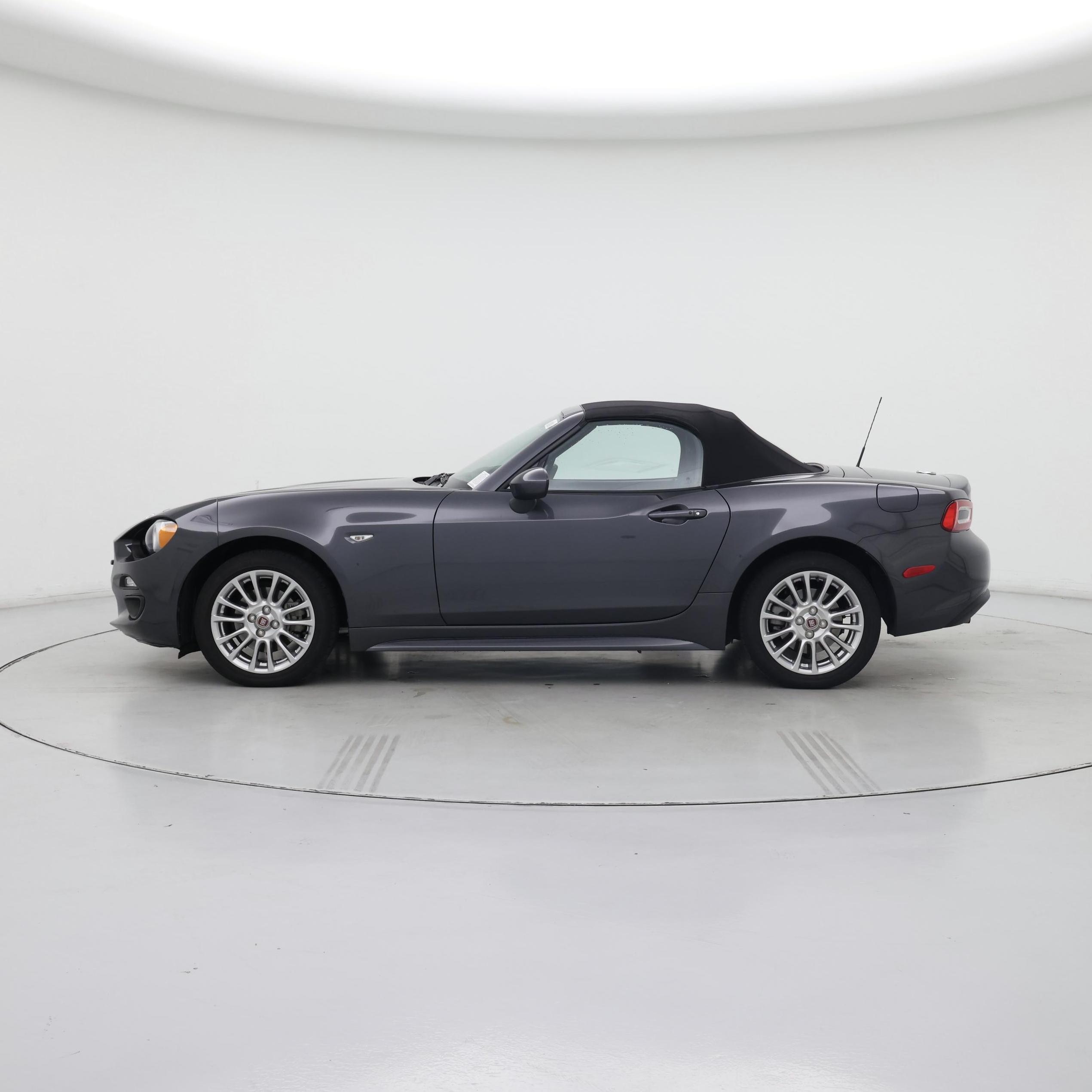 Thumbnail: 2018 Fiat 124 Spider - 3