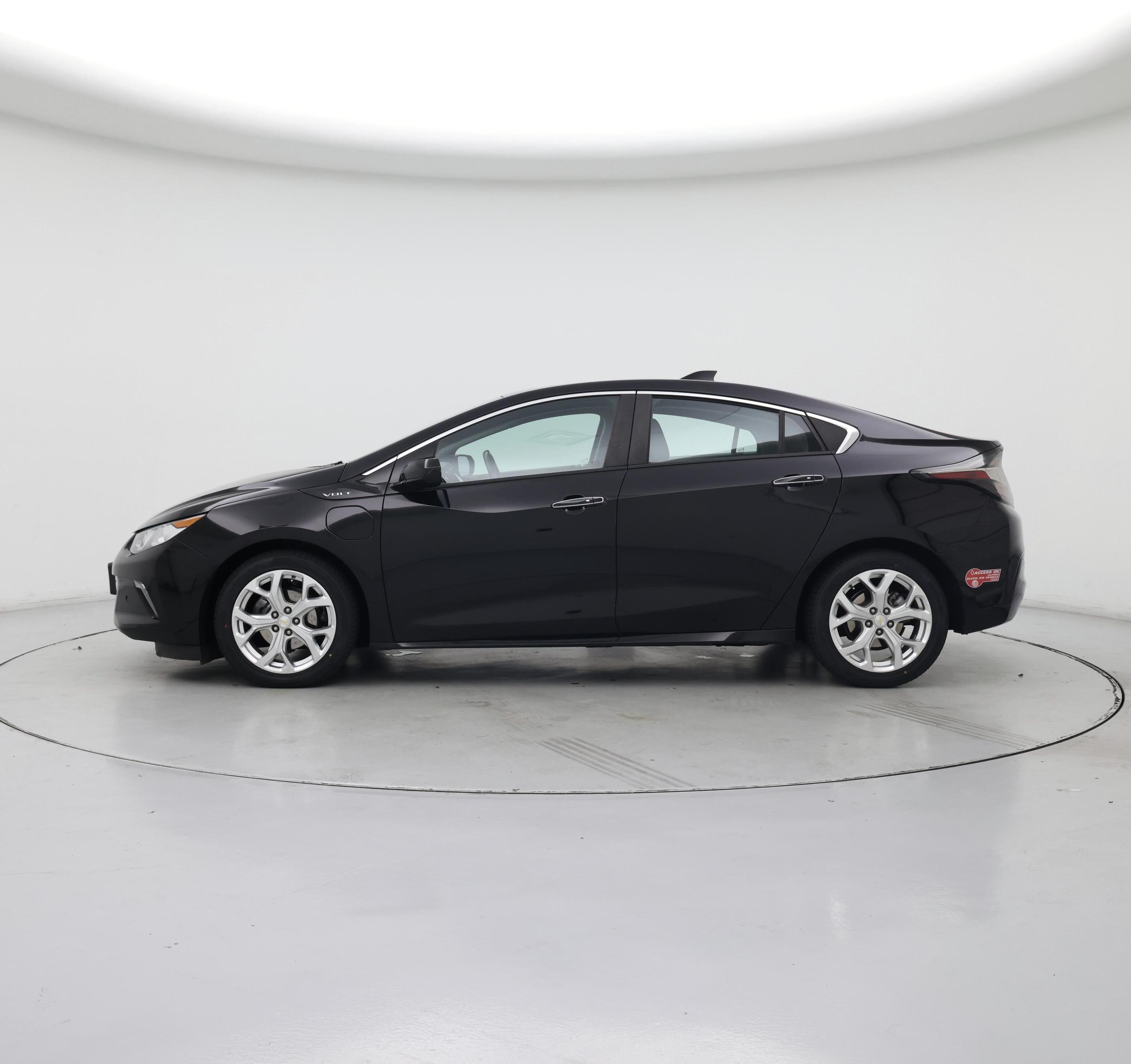 Thumbnail: 2018 Chevrolet Volt - 3