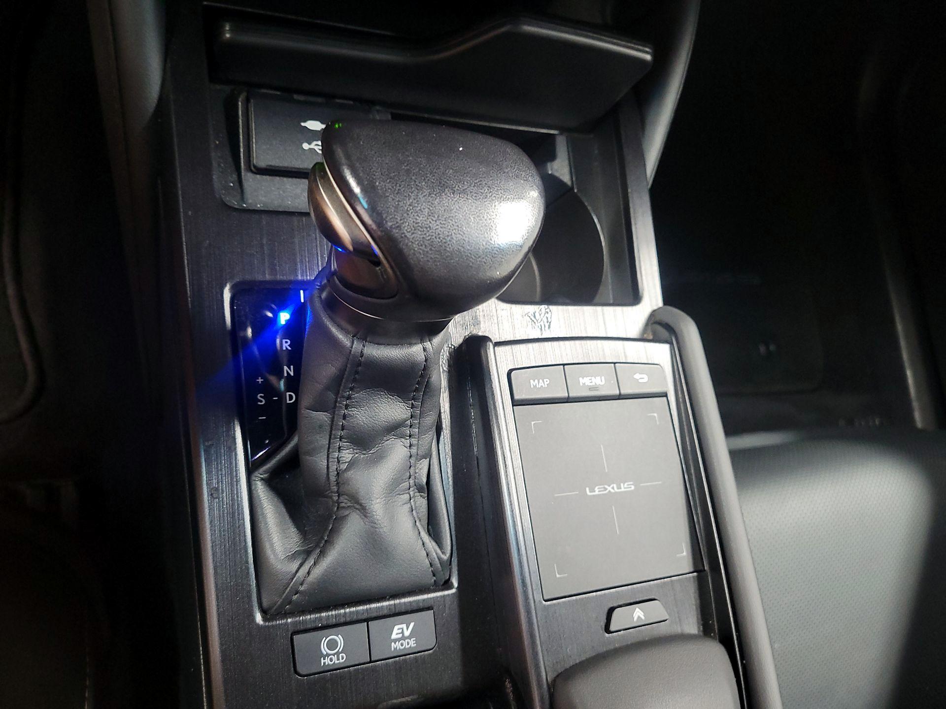 Thumbnail: 2022 Lexus ES - 16