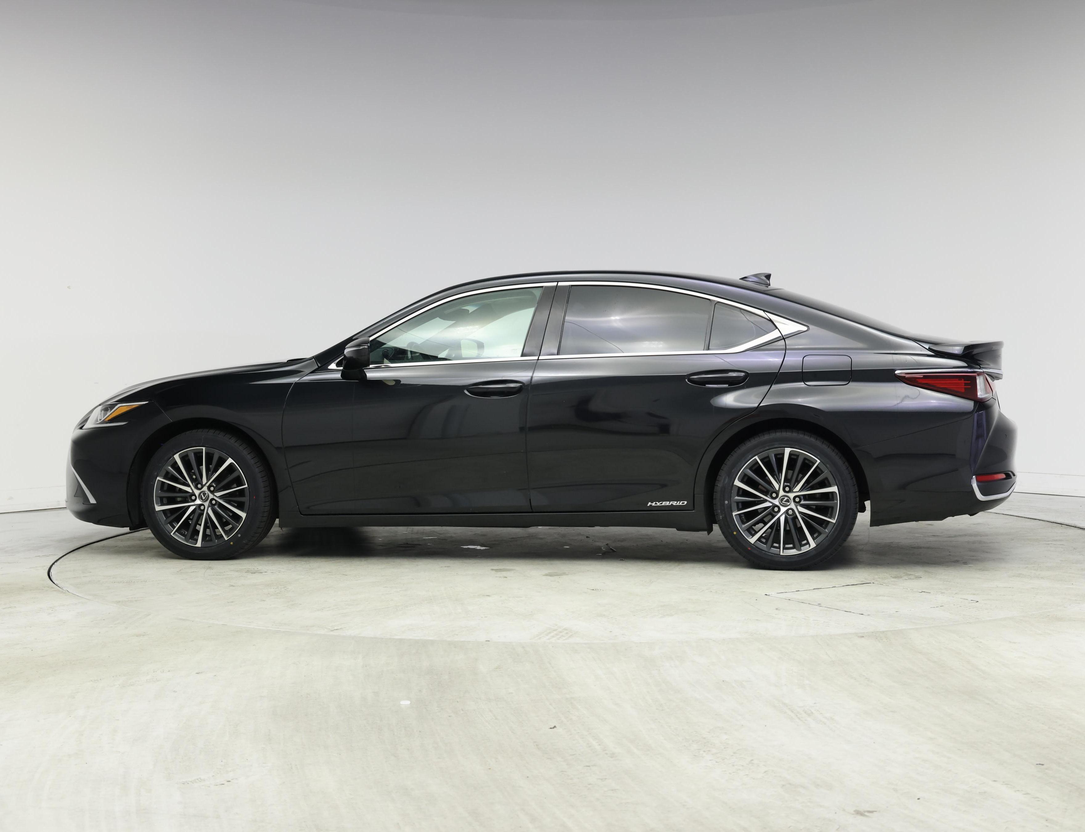Thumbnail: 2022 Lexus ES - 3