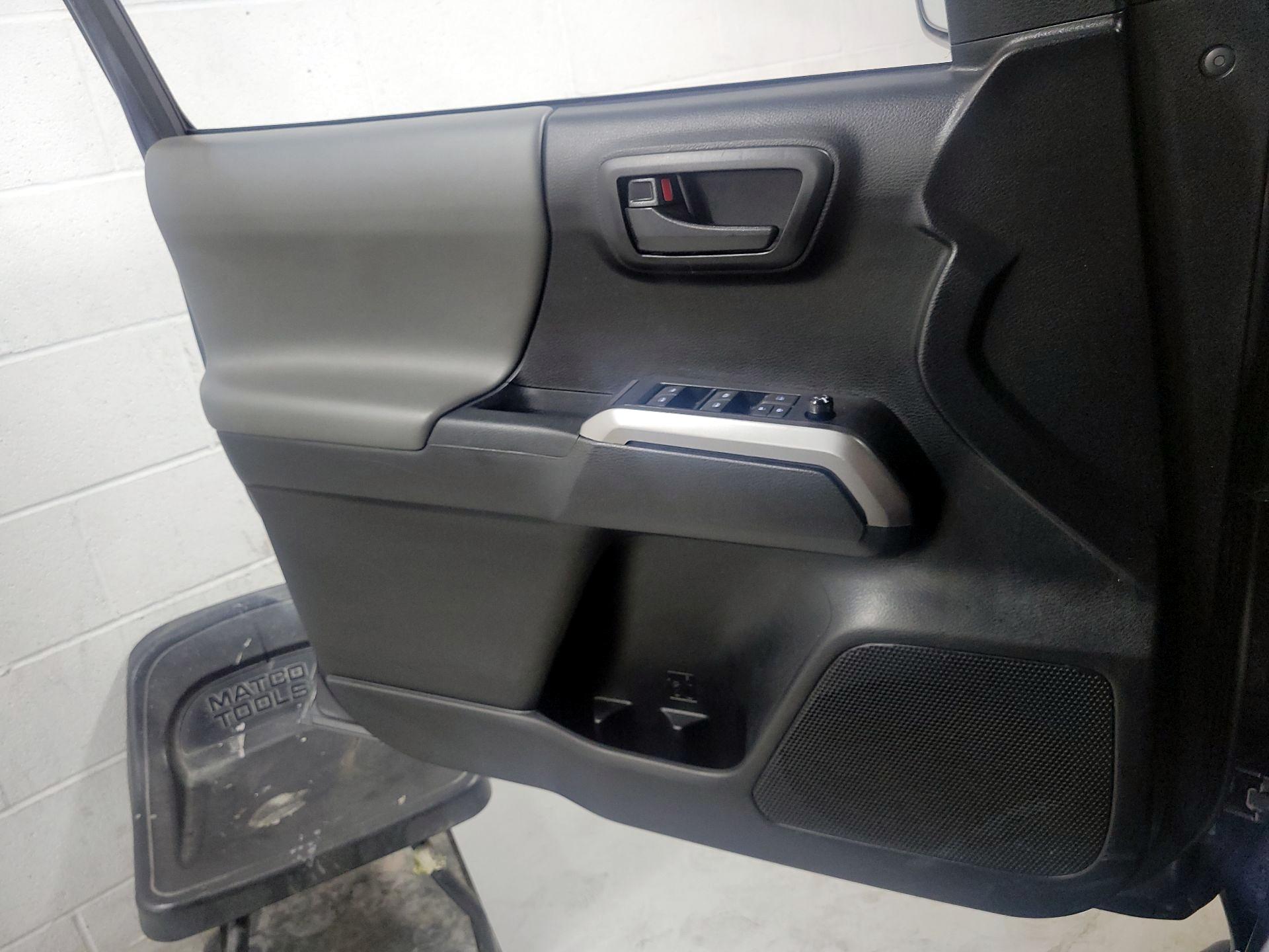 Thumbnail: 2021 Toyota Tacoma - 12