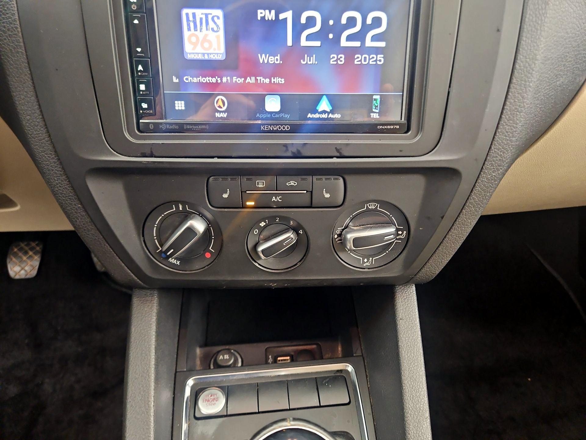 Thumbnail: 2017 Volkswagen Jetta - 16