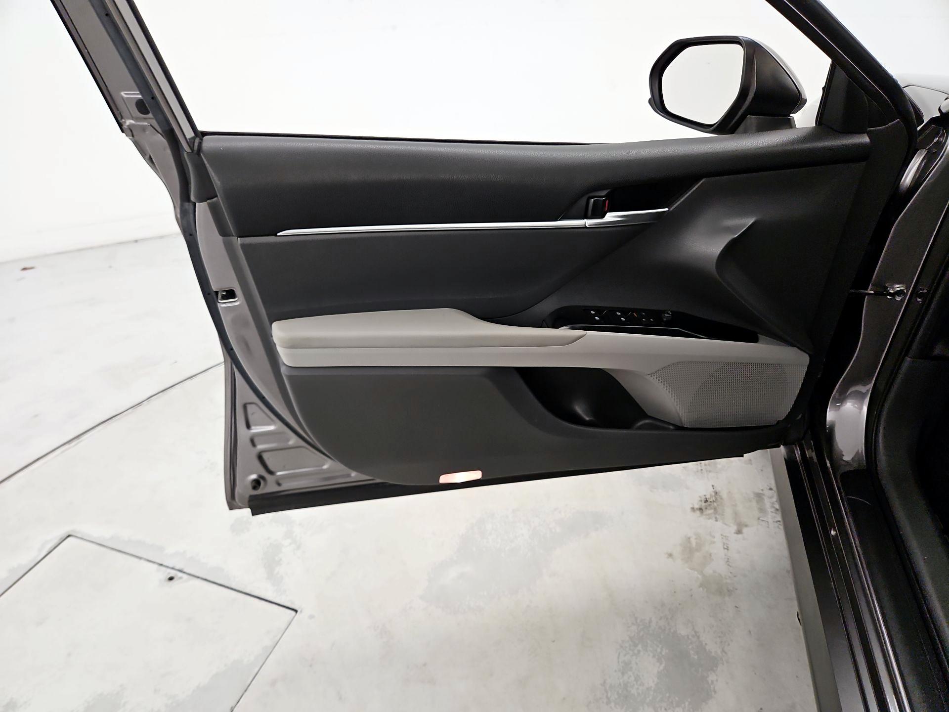 Thumbnail: 2019 Toyota Camry - 12