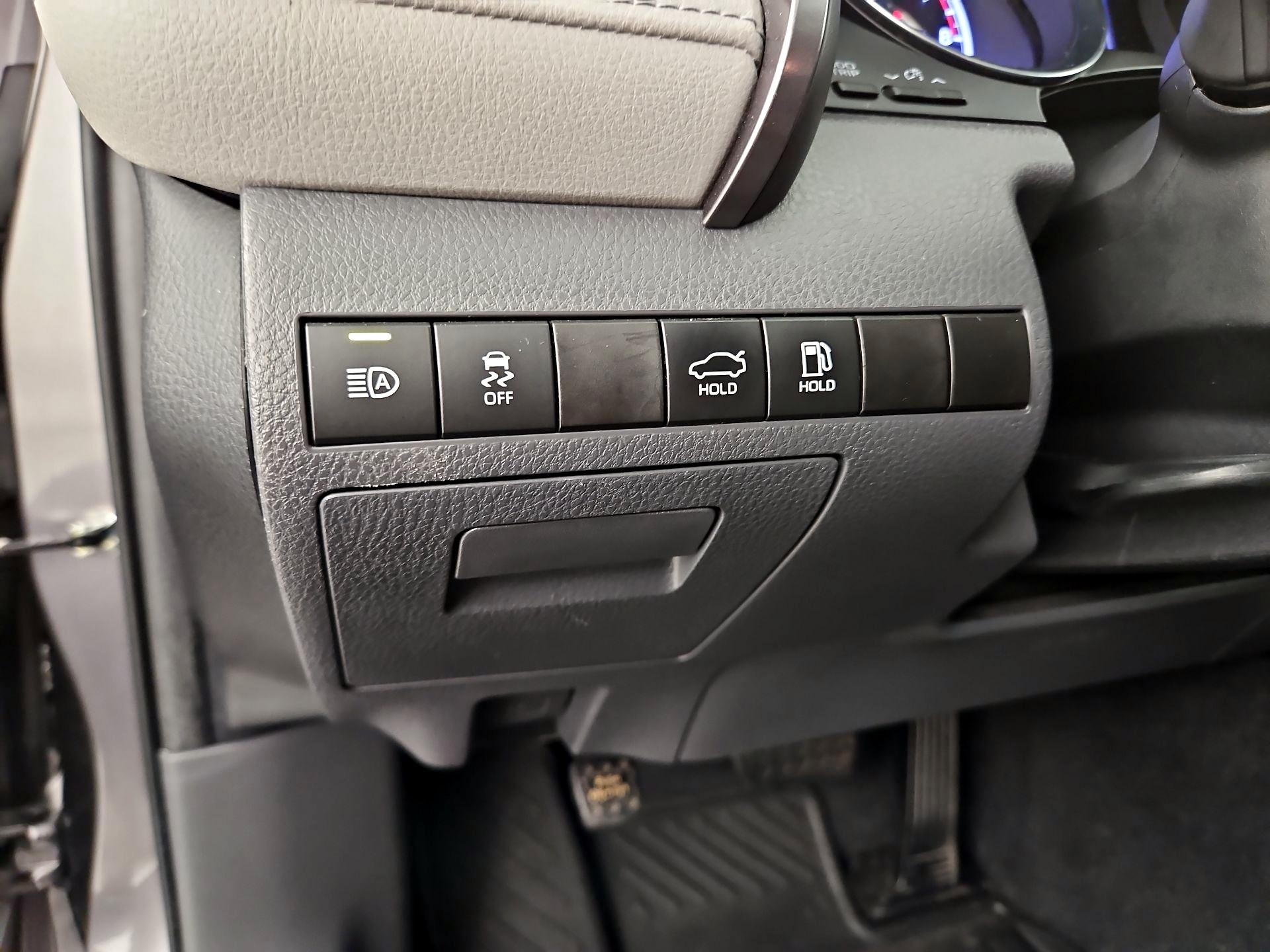 Thumbnail: 2019 Toyota Camry - 13
