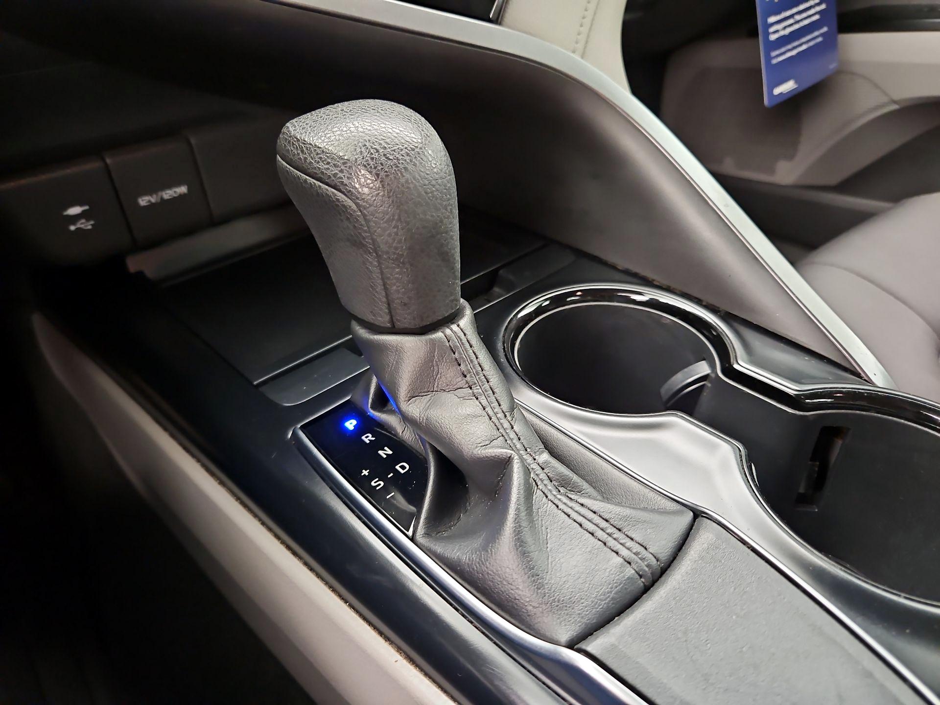Thumbnail: 2019 Toyota Camry - 17