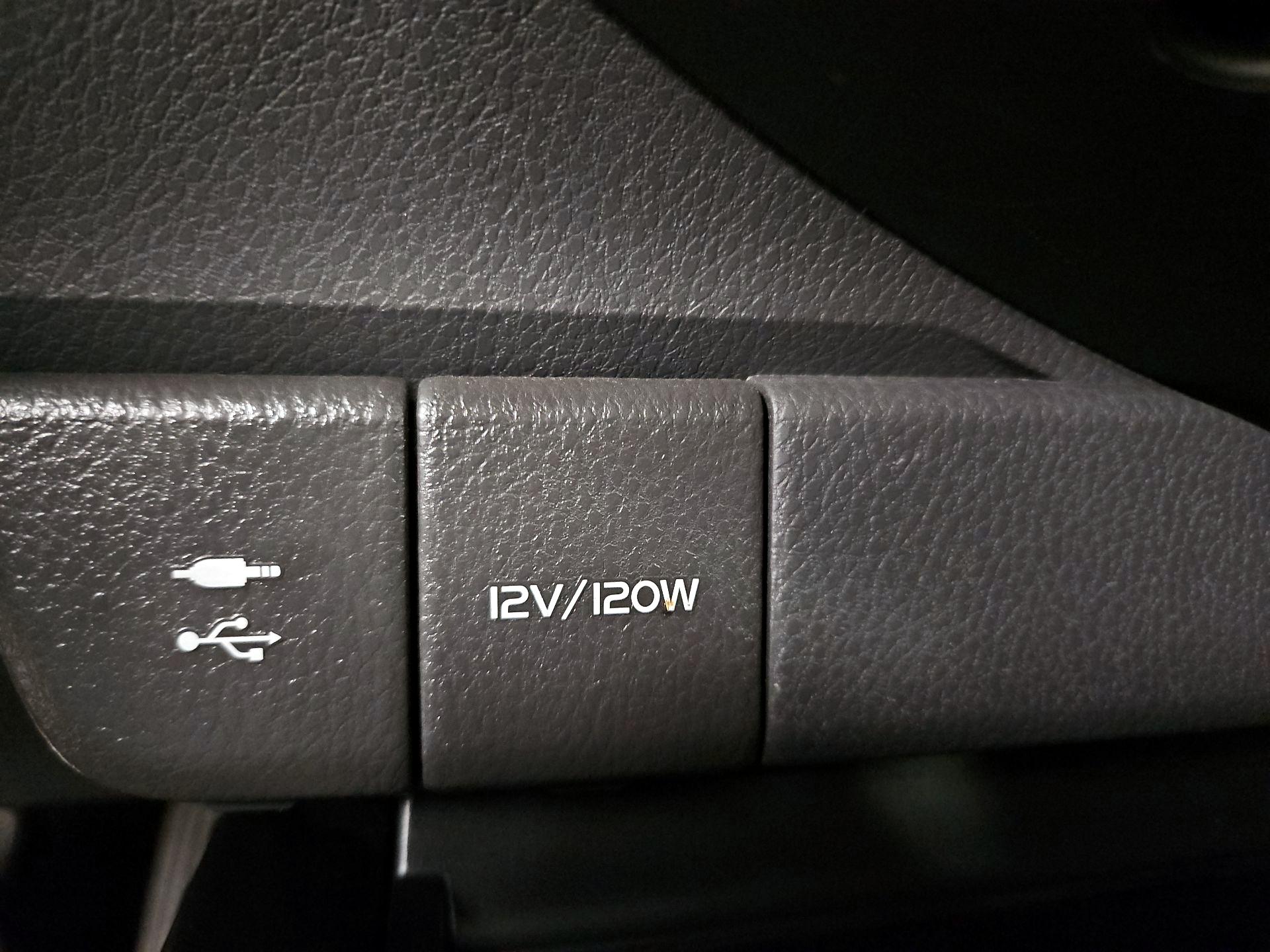 Thumbnail: 2019 Toyota Camry - 18