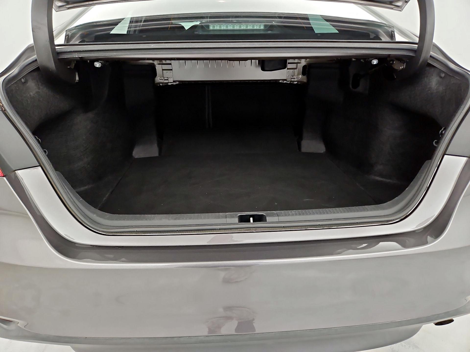 Thumbnail: 2019 Toyota Camry - 20