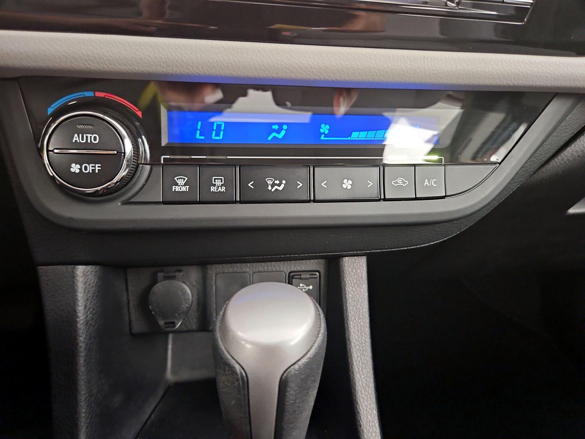 Thumbnail: 2014 Toyota Corolla - 16