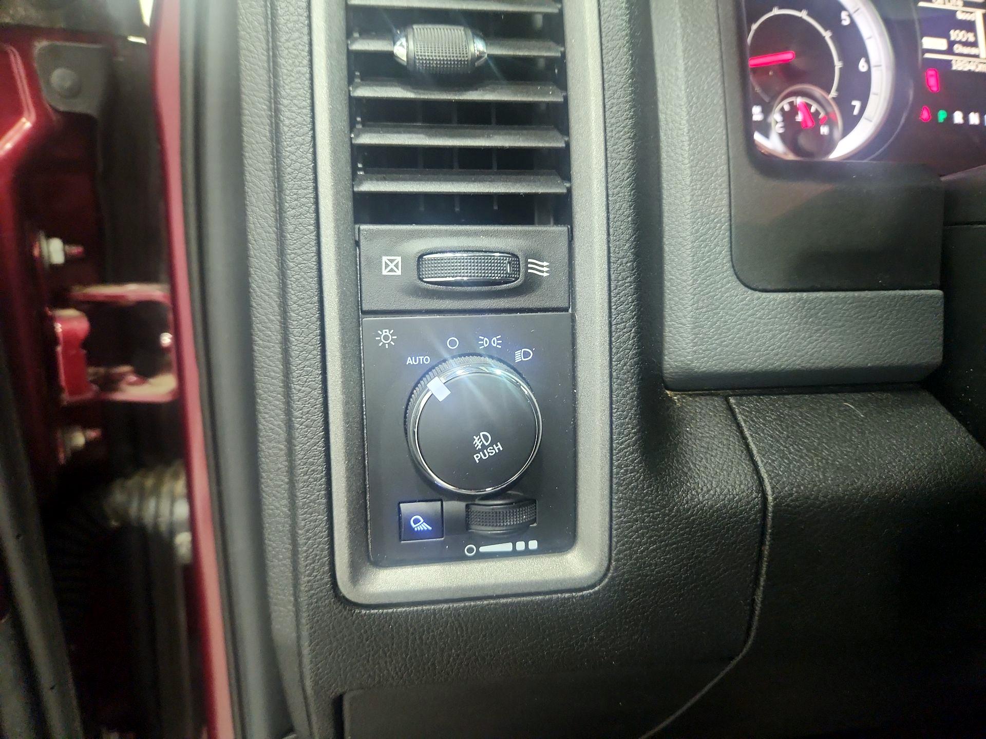 Thumbnail: 2019 RAM 1500 Classic - 13