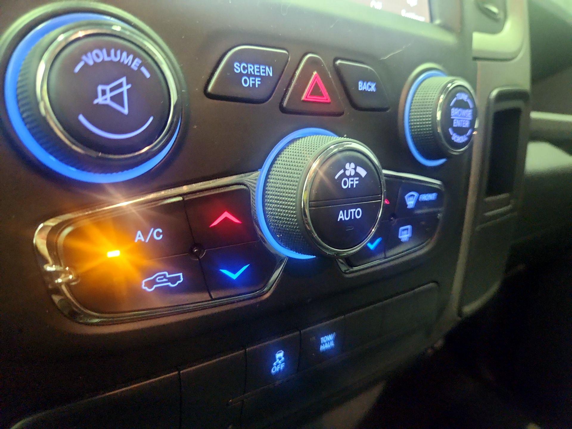 Thumbnail: 2019 RAM 1500 Classic - 16