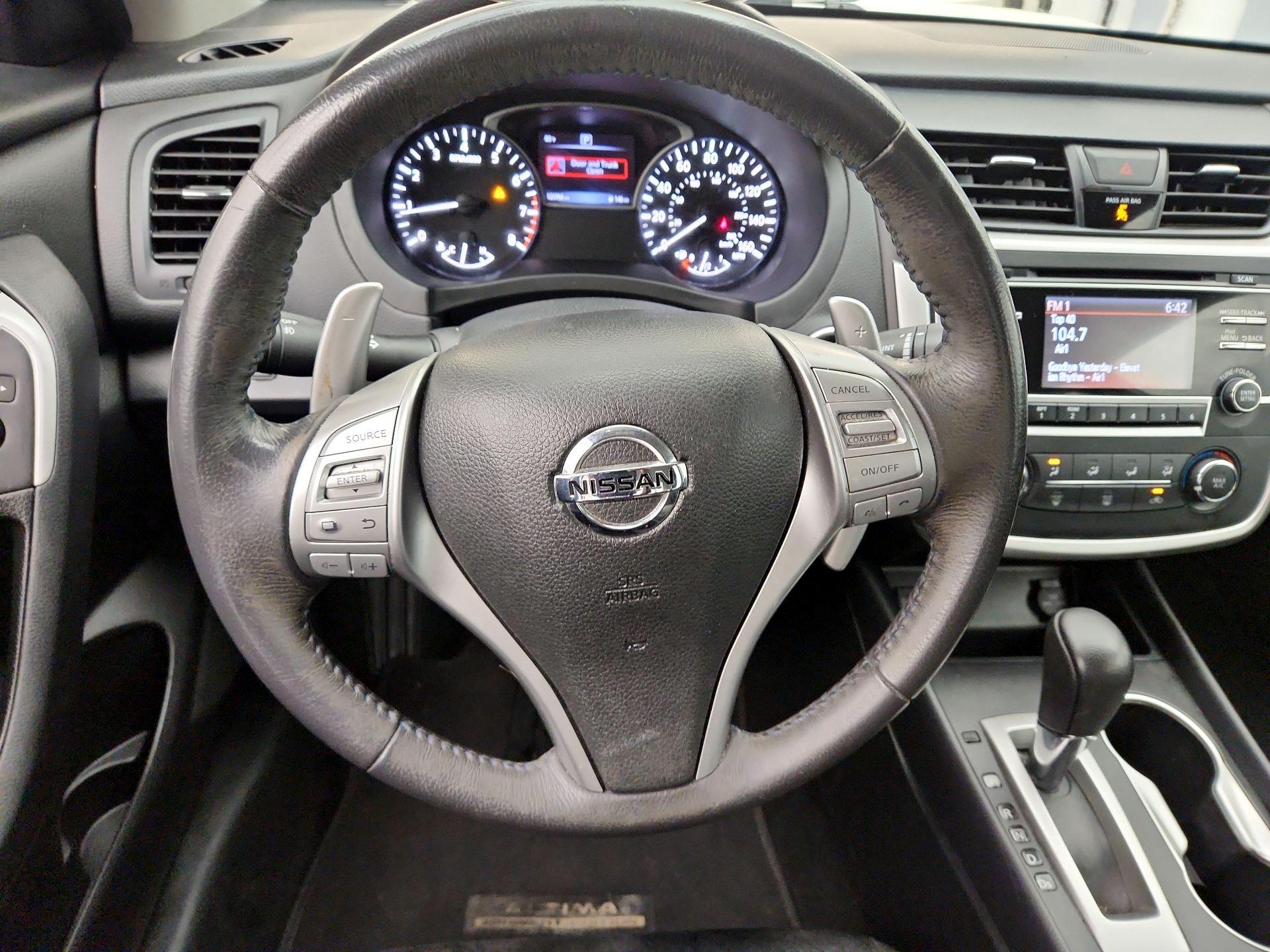 Thumbnail: 2017 Nissan Altima - 10
