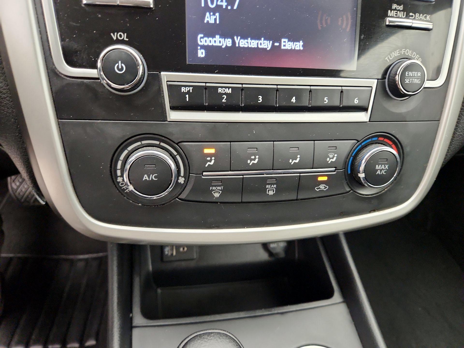Thumbnail: 2017 Nissan Altima - 16