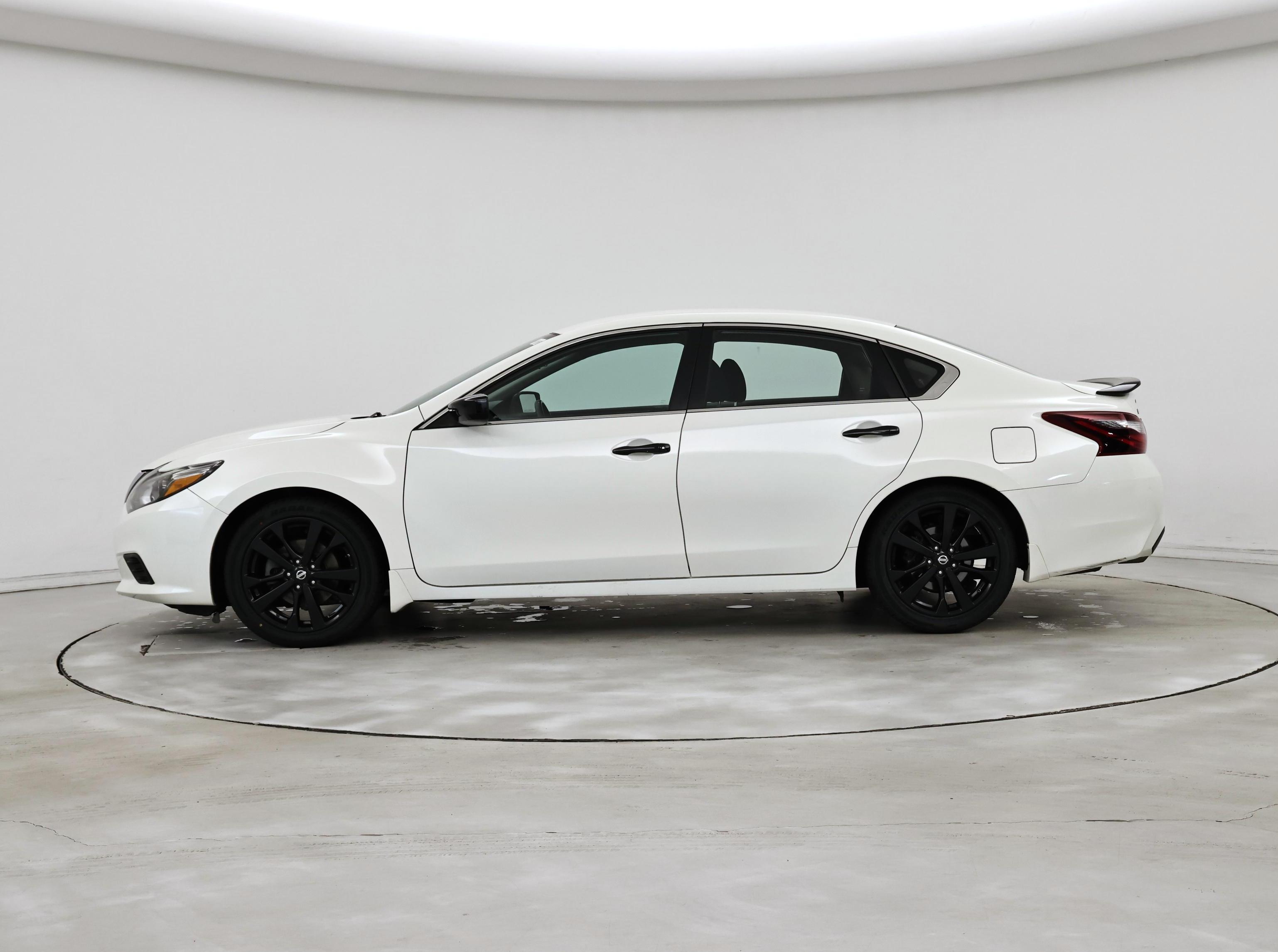 Thumbnail: 2017 Nissan Altima - 3