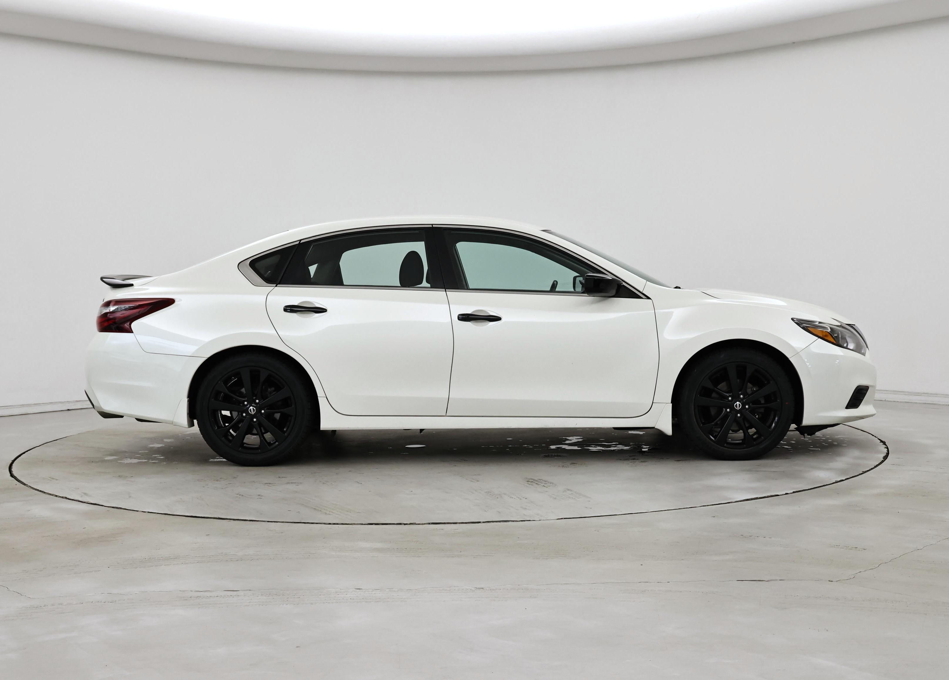 Thumbnail: 2017 Nissan Altima - 7