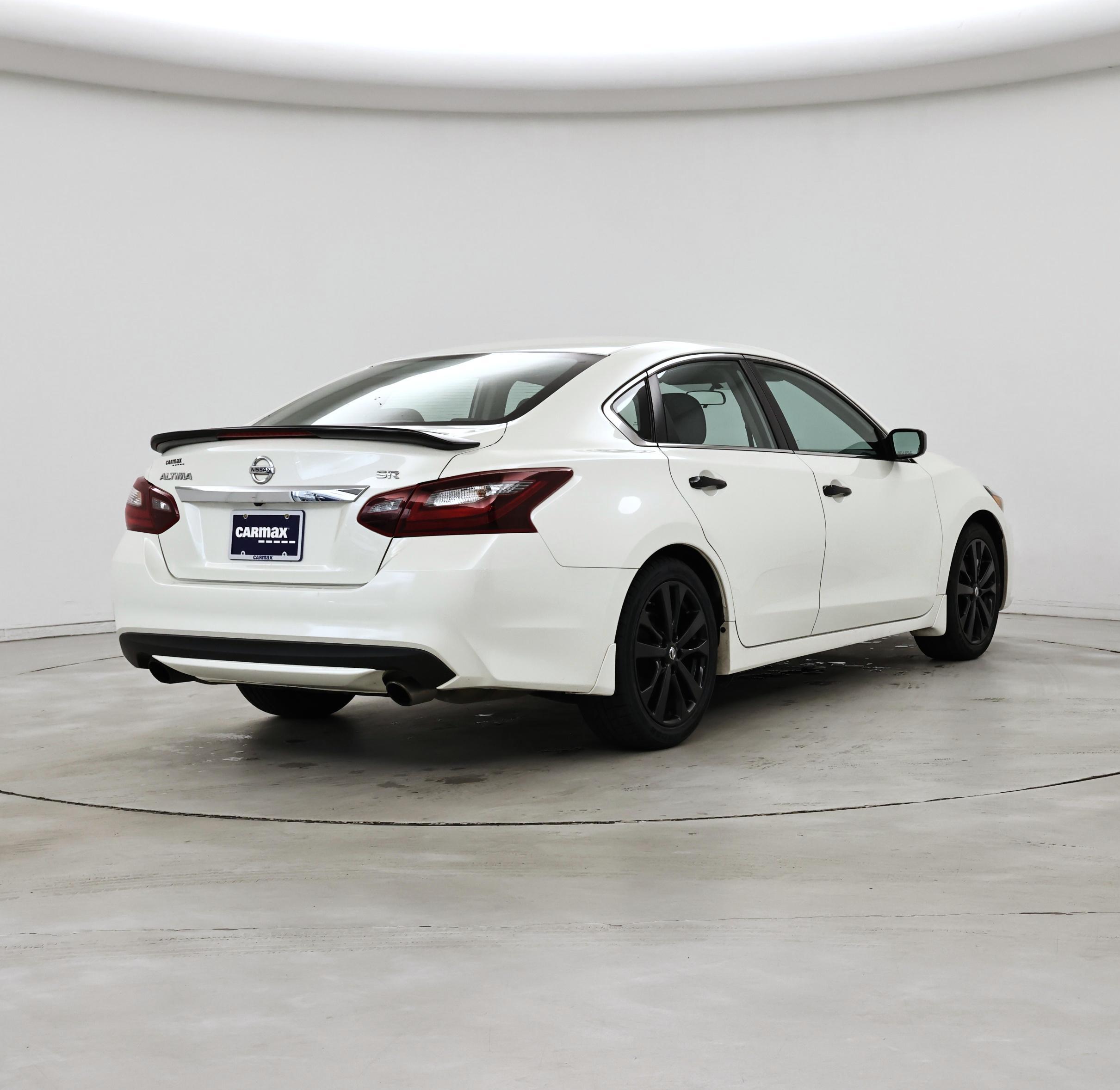 Thumbnail: 2017 Nissan Altima - 8